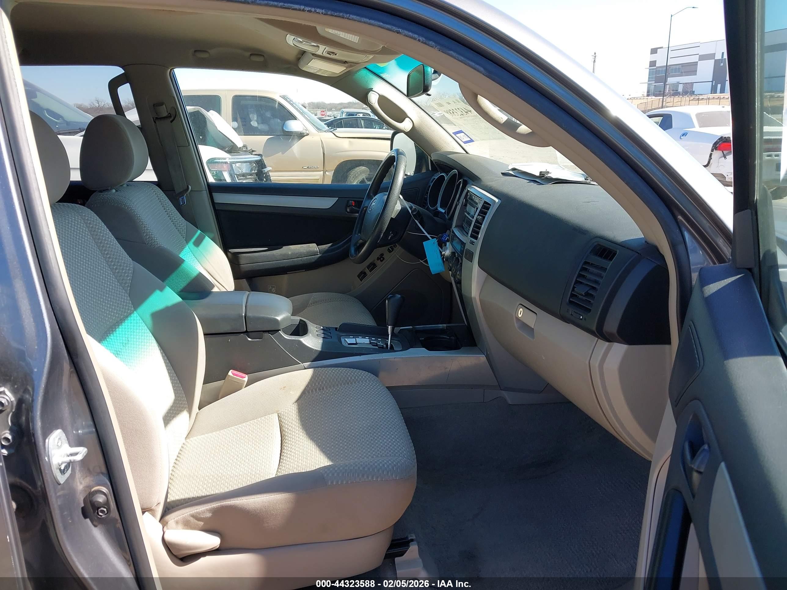 TOYOTA 4RUNNER image 5