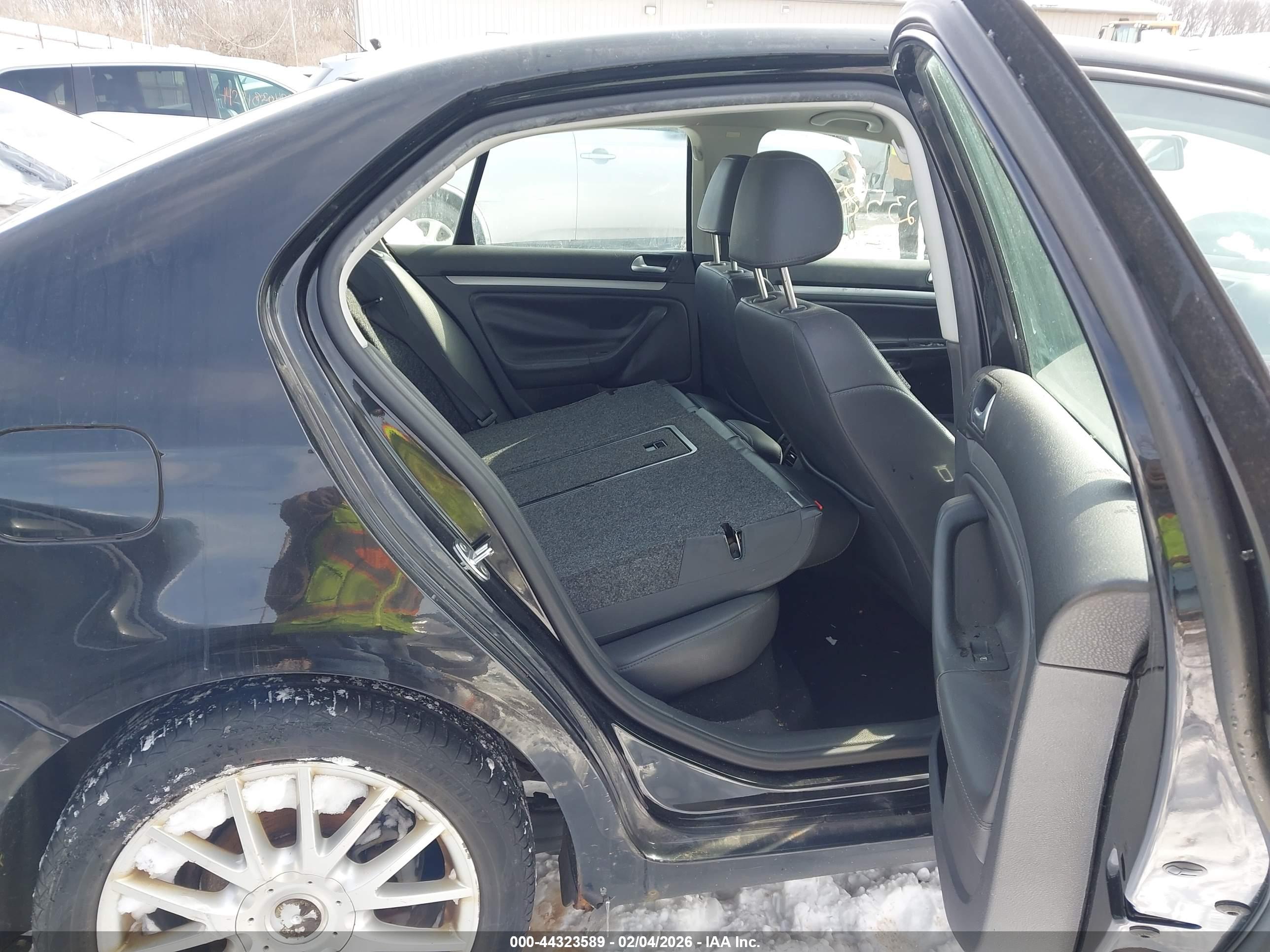 VOLKSWAGEN JETTA image 8