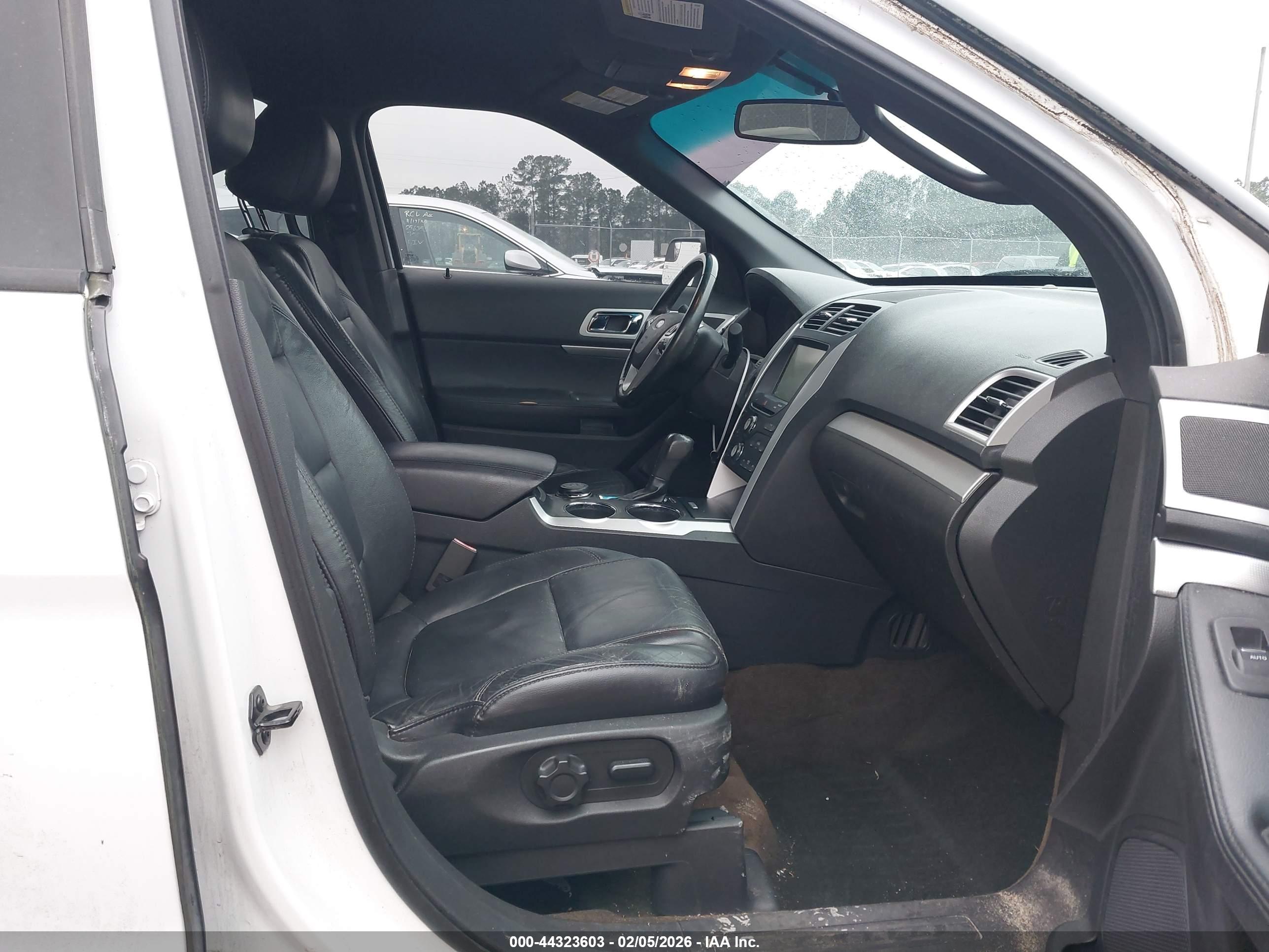 FORD EXPLORER image 5