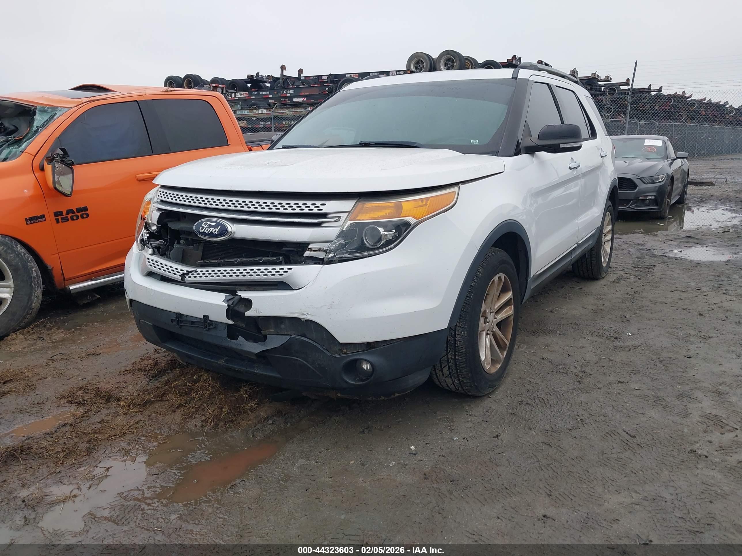 FORD EXPLORER image 6