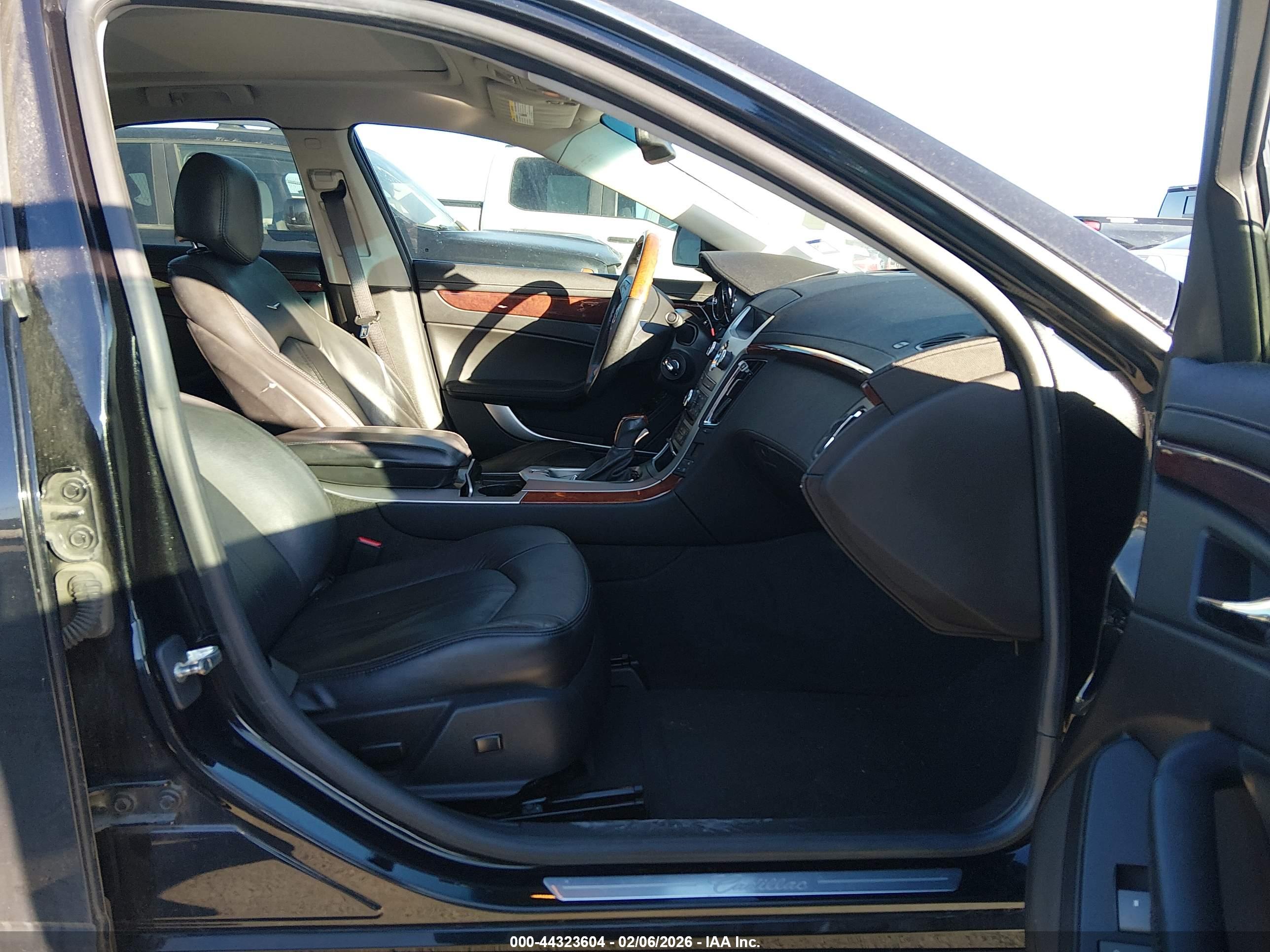CADILLAC CTS image 5
