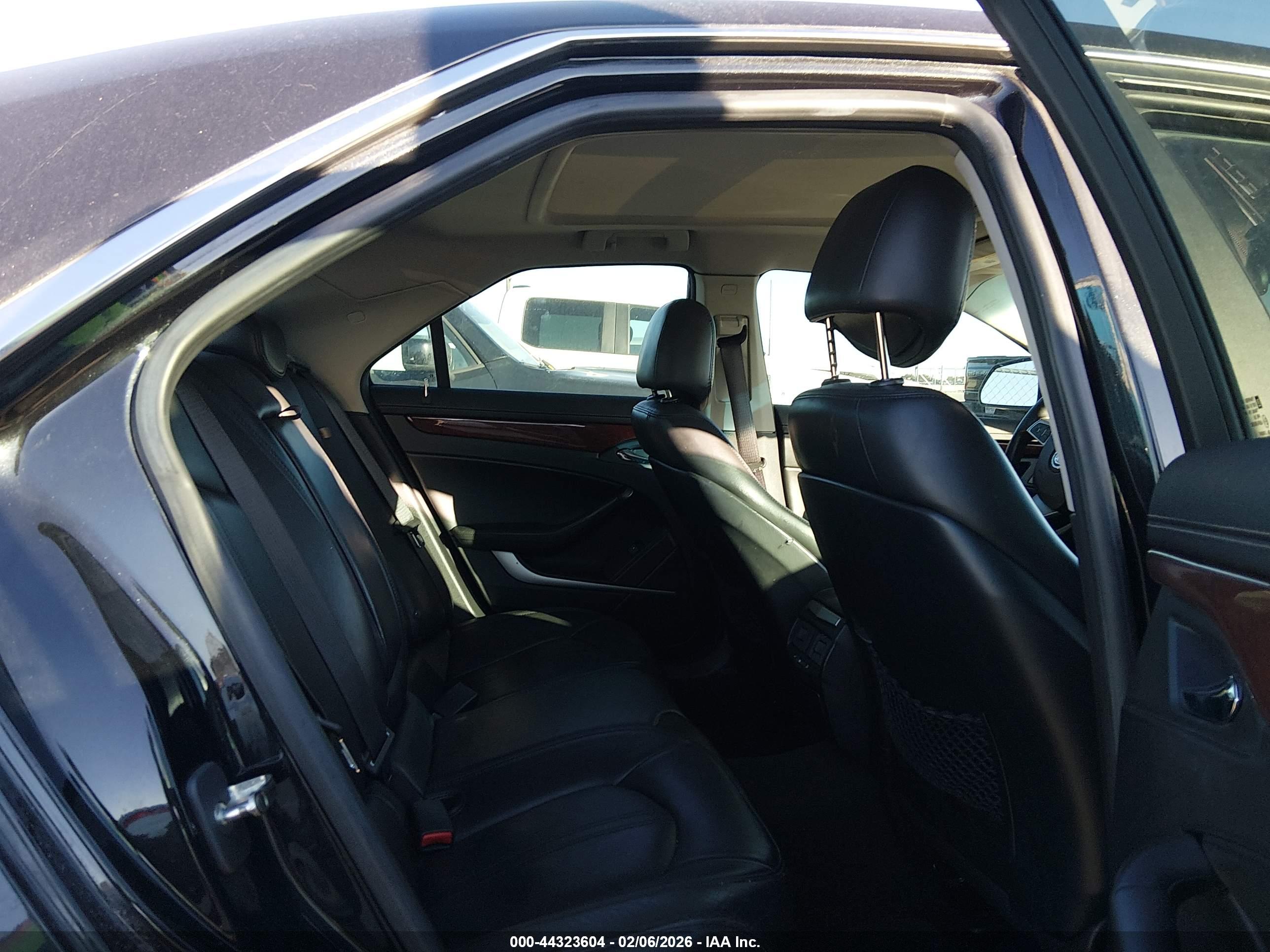 CADILLAC CTS image 8