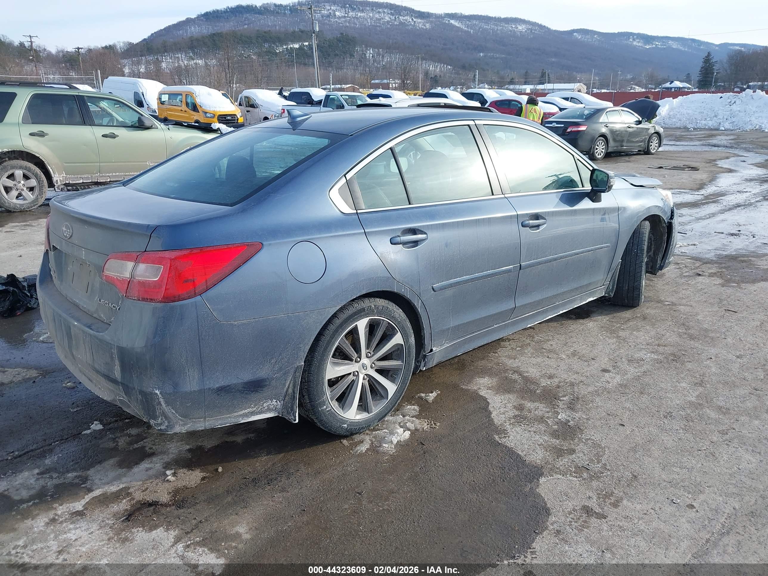 SUBARU LEGACY image 4