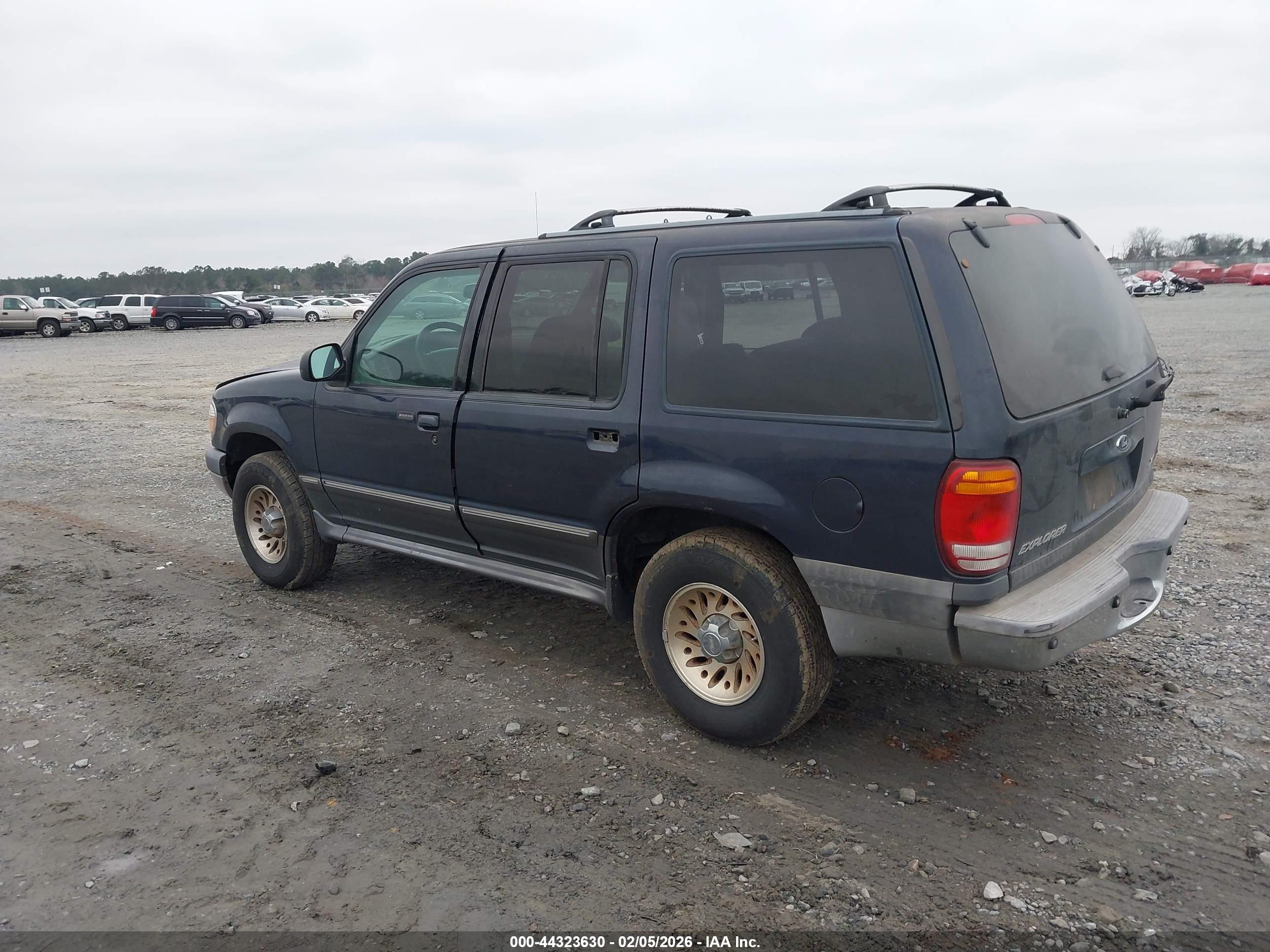 FORD EXPLORER image 3