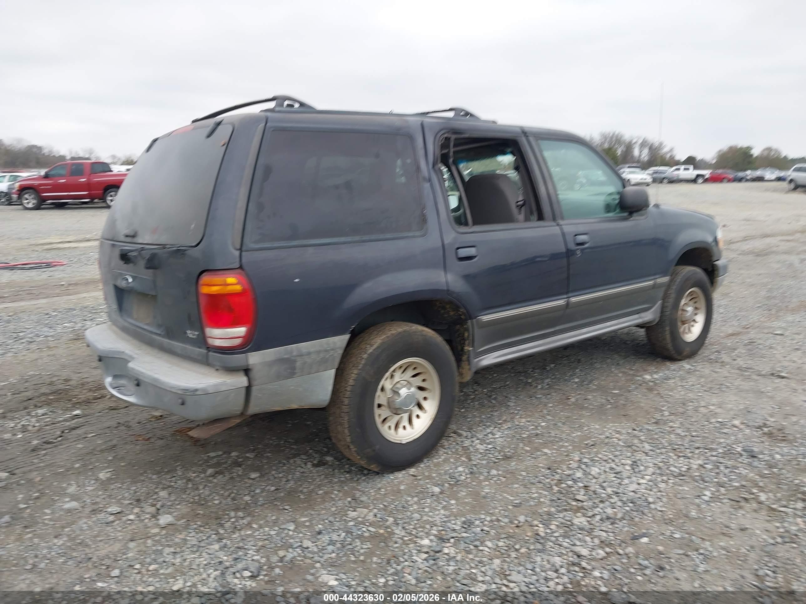 FORD EXPLORER image 4