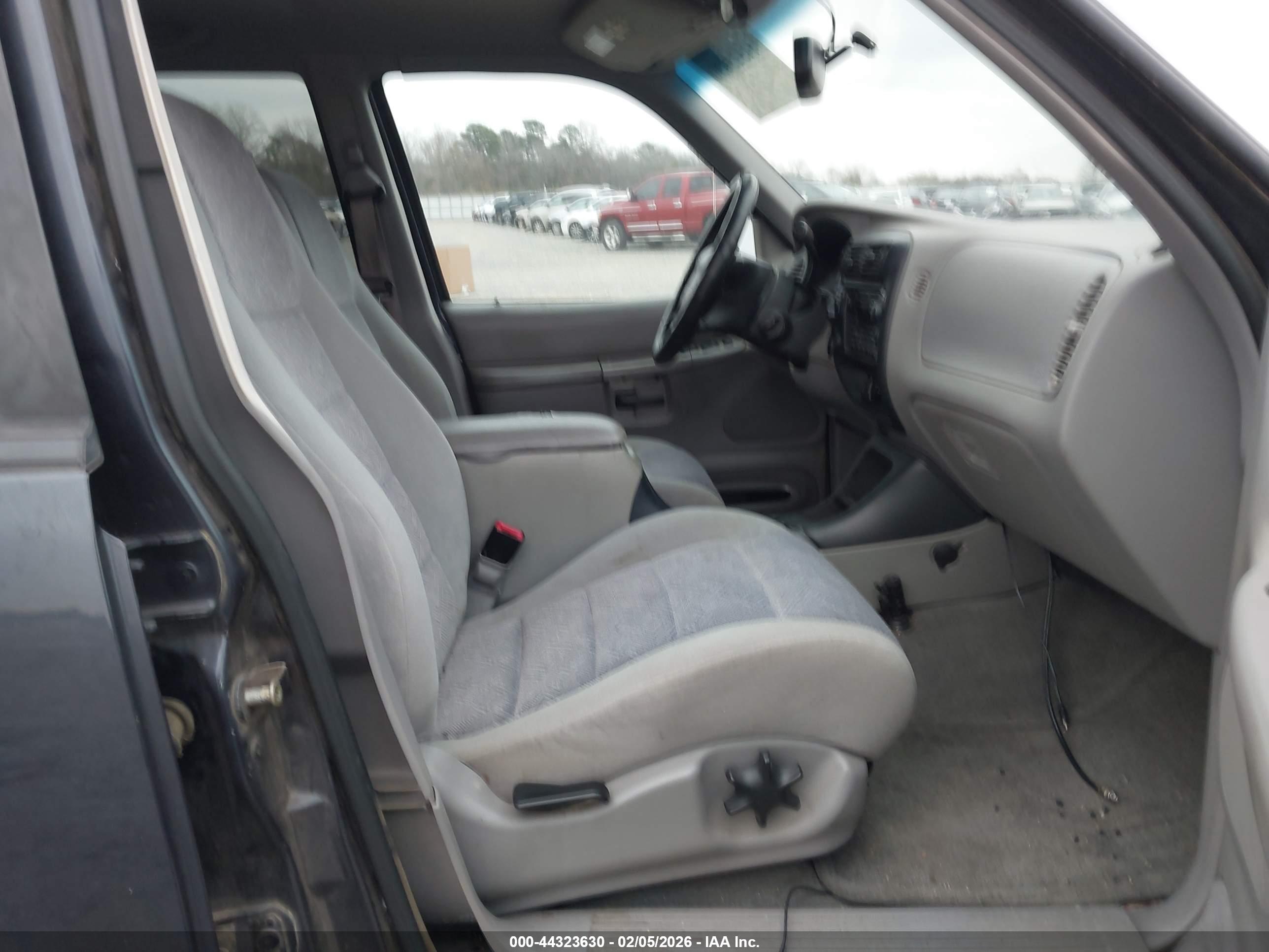 FORD EXPLORER image 5