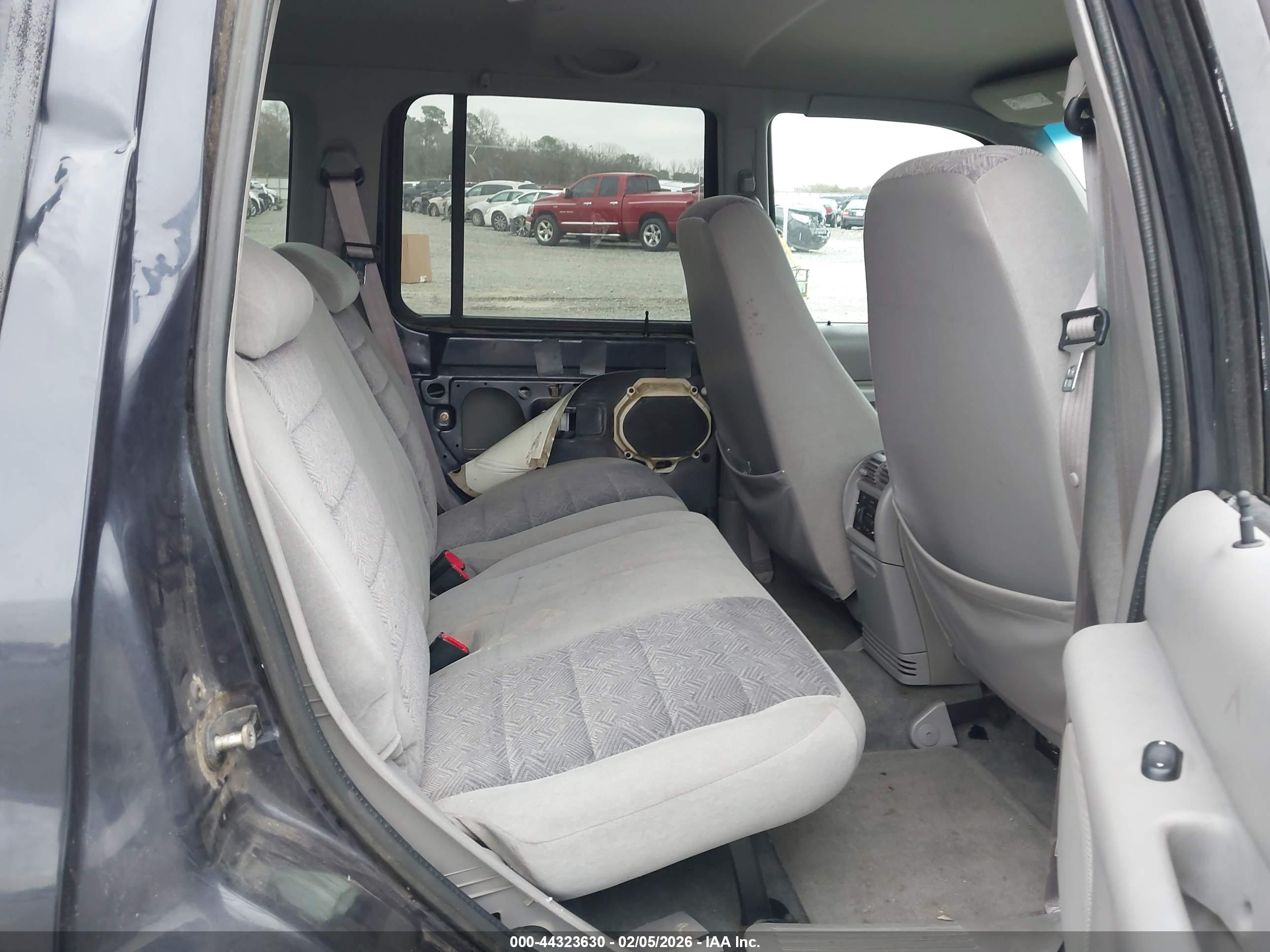 FORD EXPLORER image 8