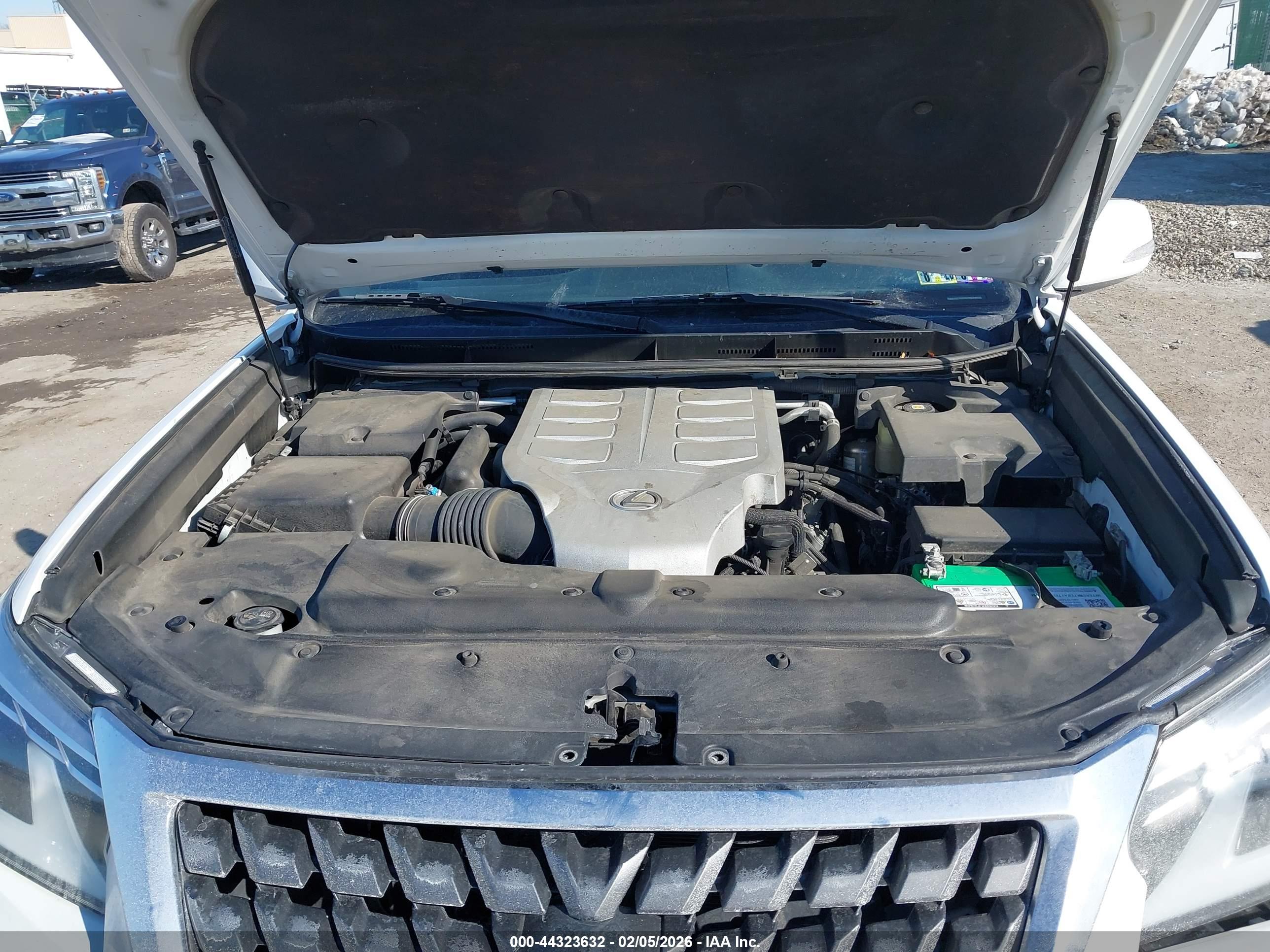 LEXUS GX image 10