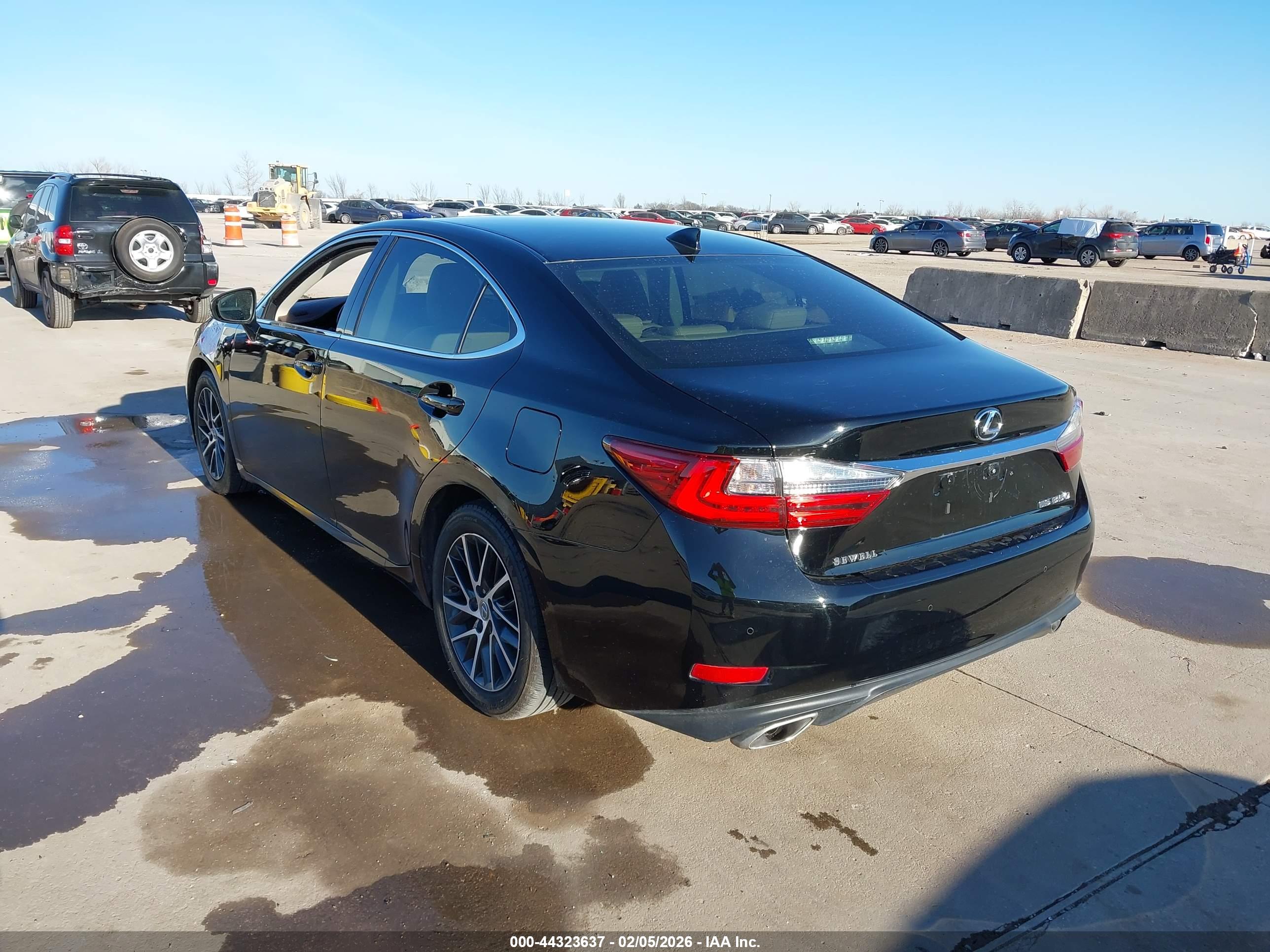 LEXUS ES image 3