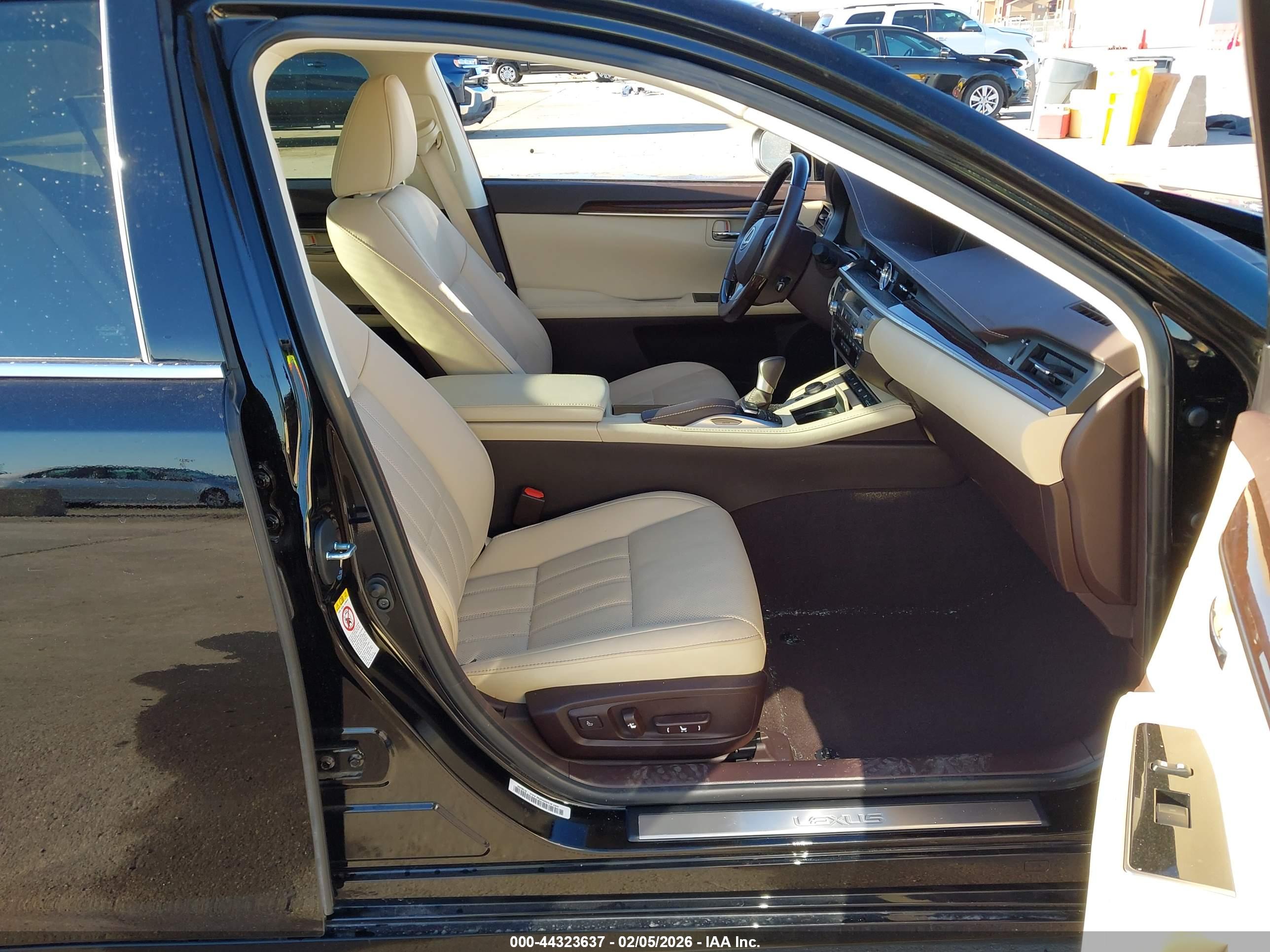 LEXUS ES image 5
