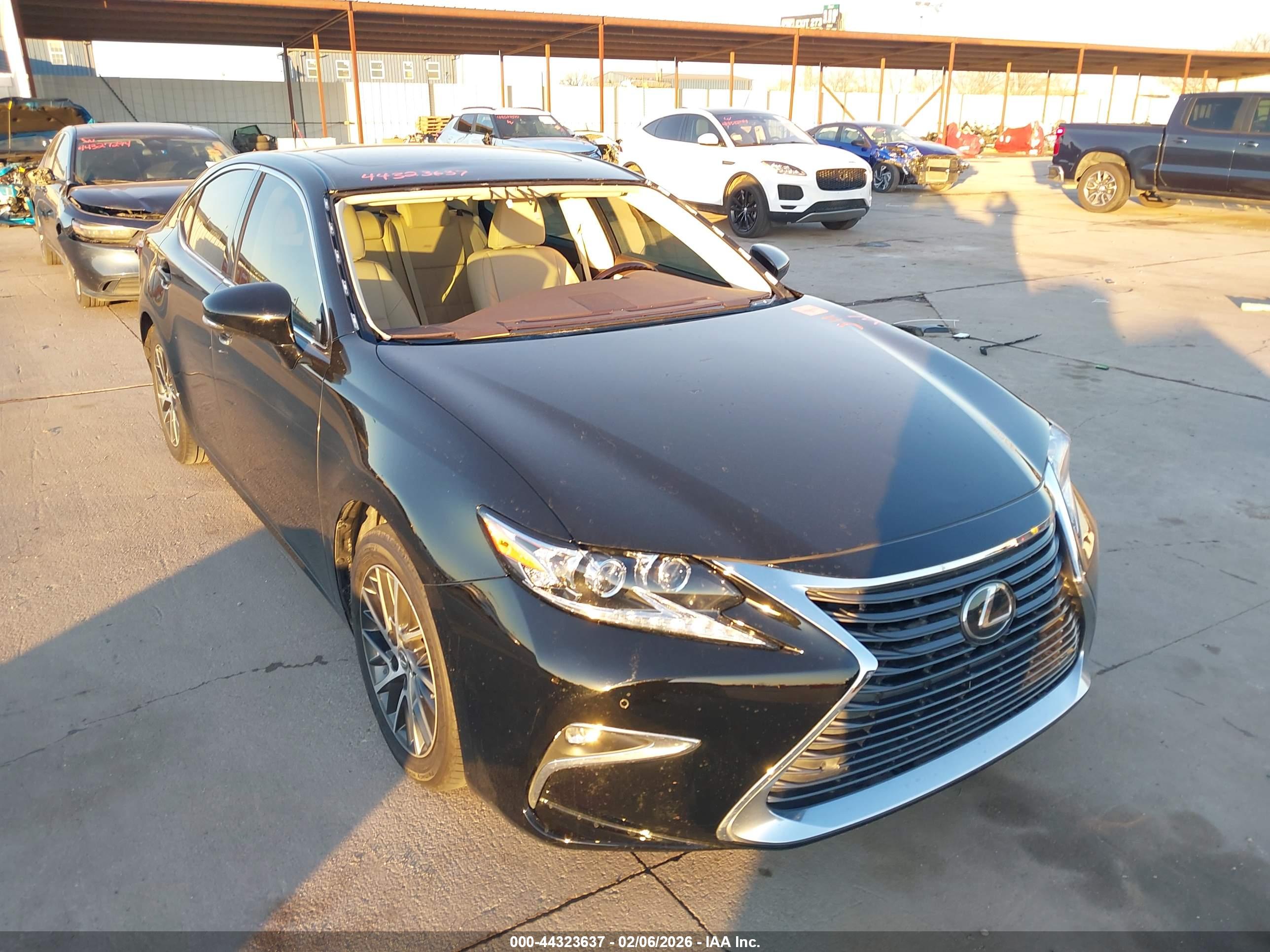 LEXUS ES image 6