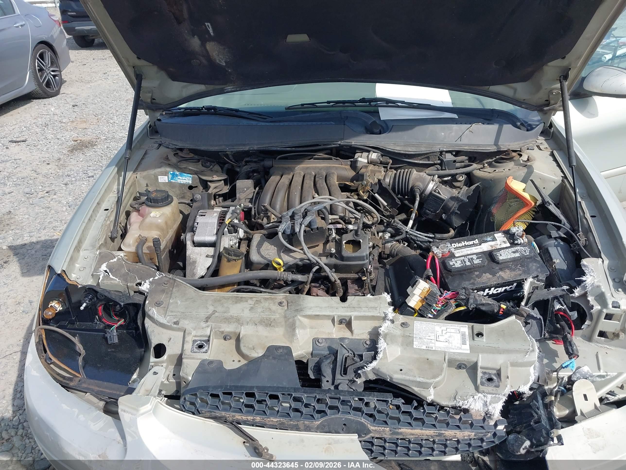 FORD TAURUS image 10