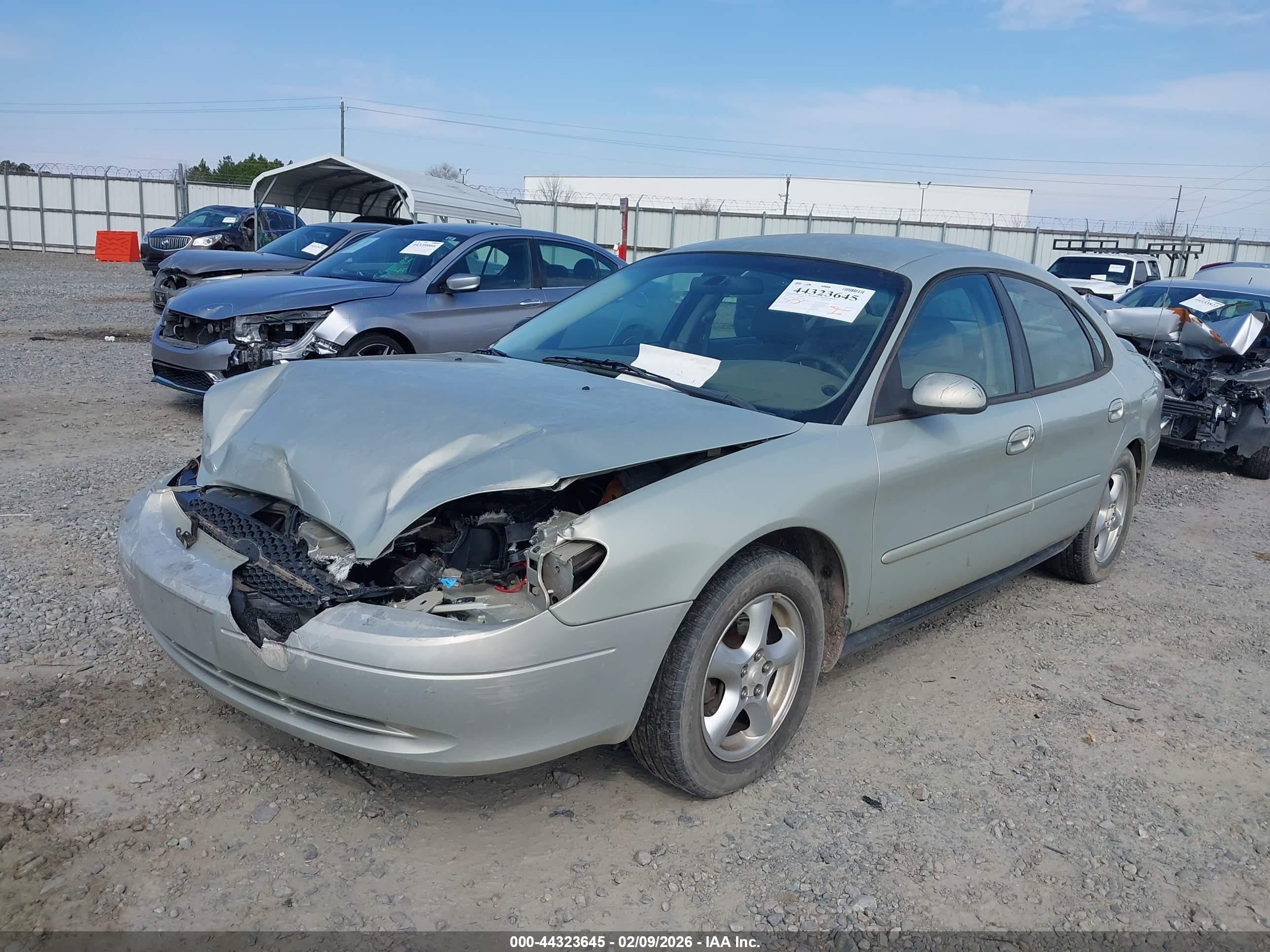FORD TAURUS image 6