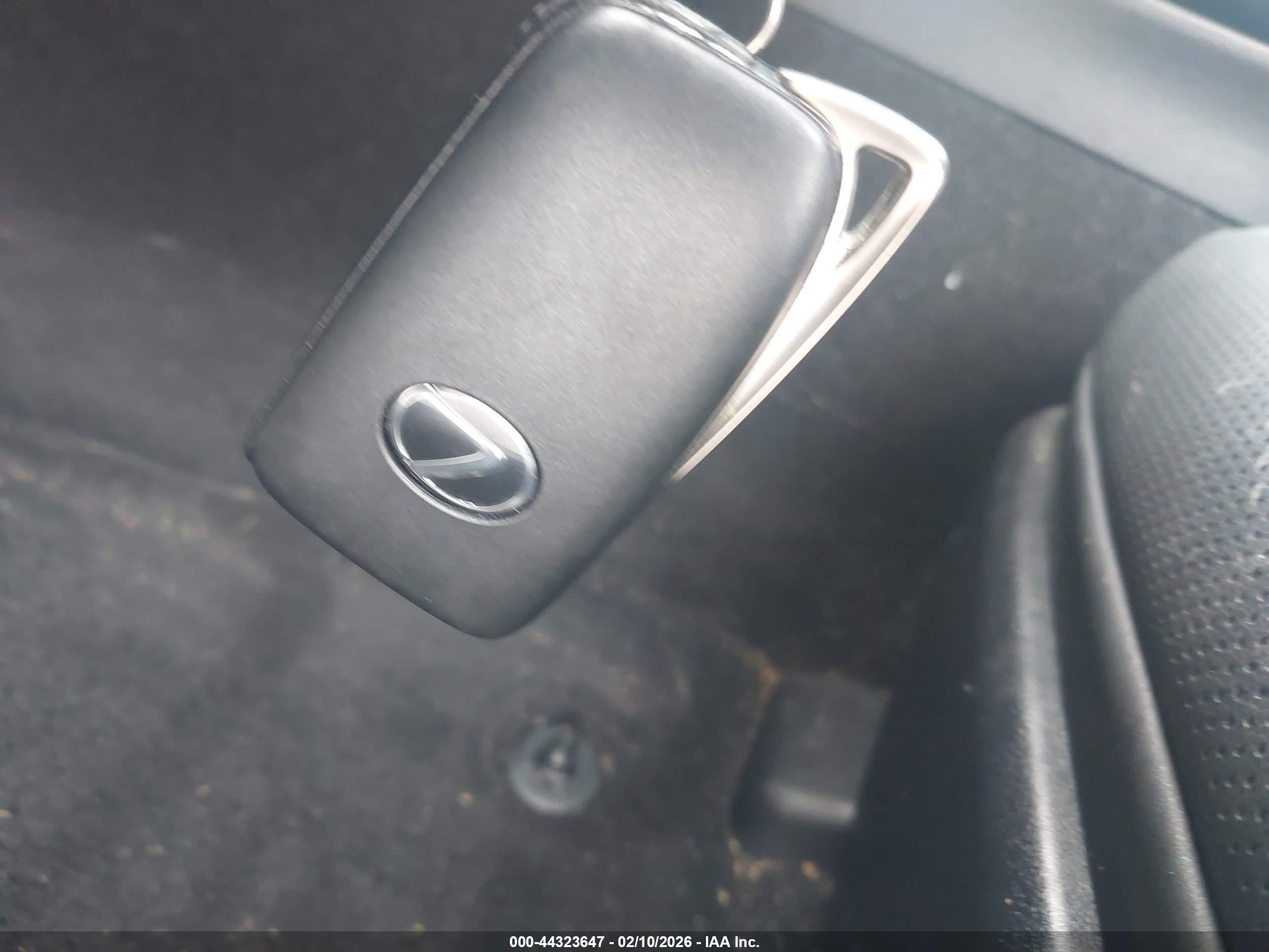 LEXUS IS image 11