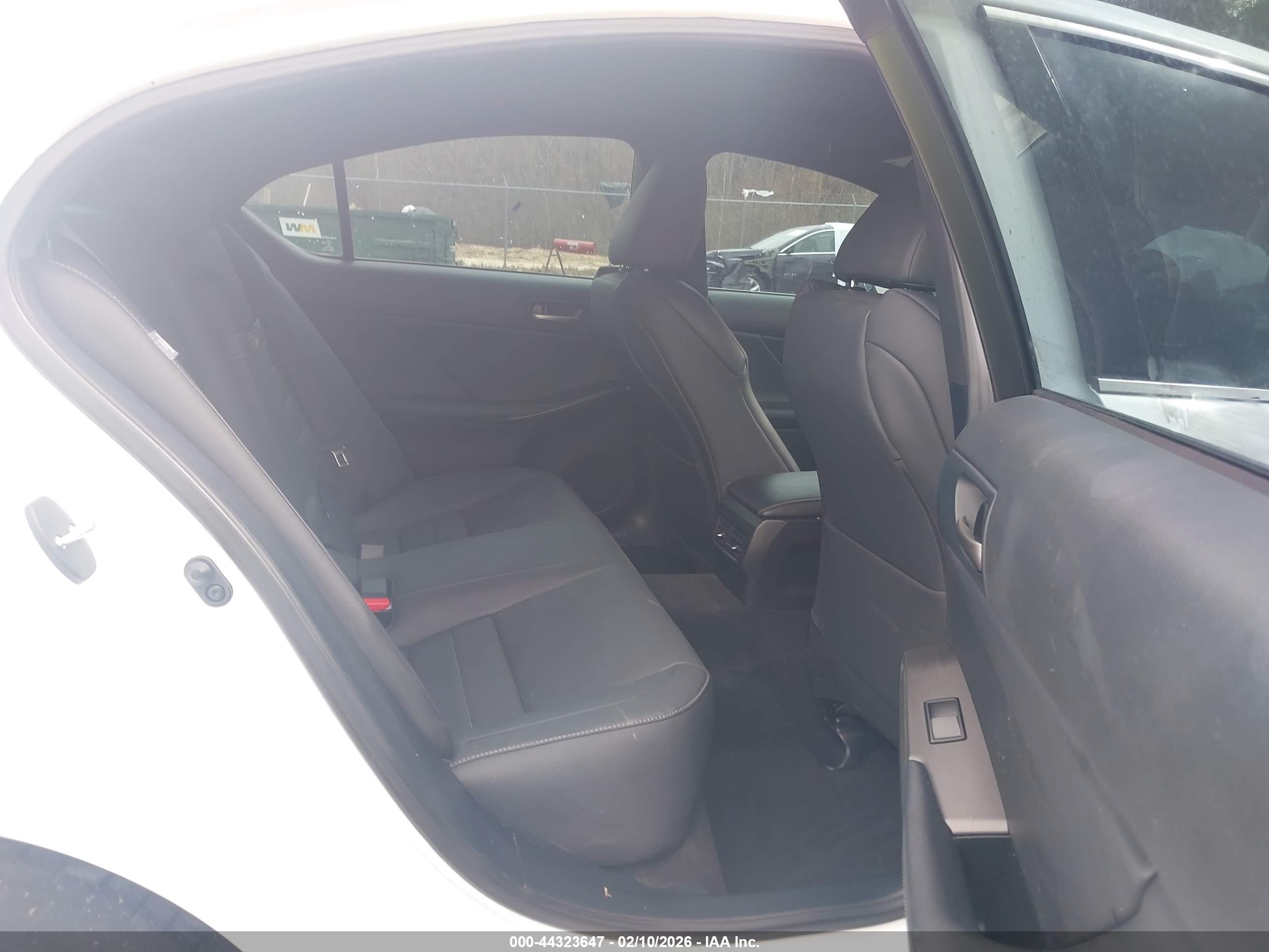 LEXUS IS image 8