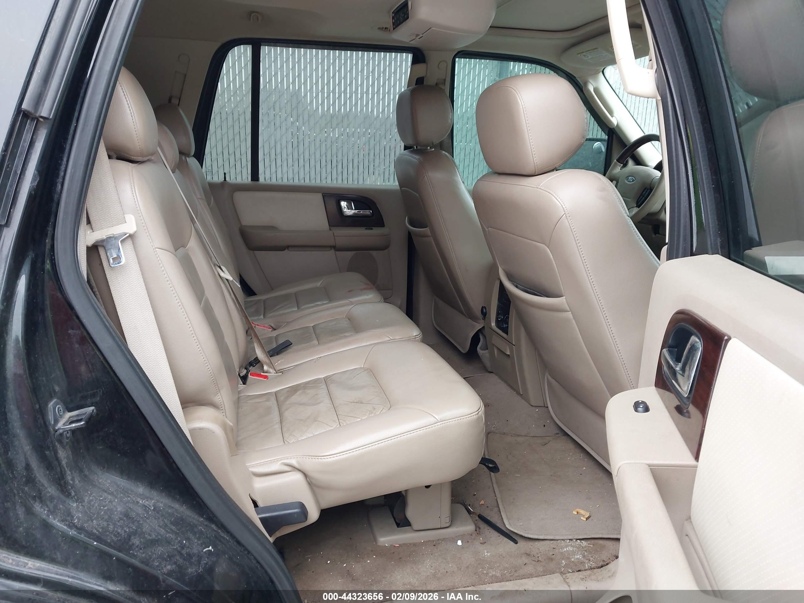 FORD EXPEDITION image 8