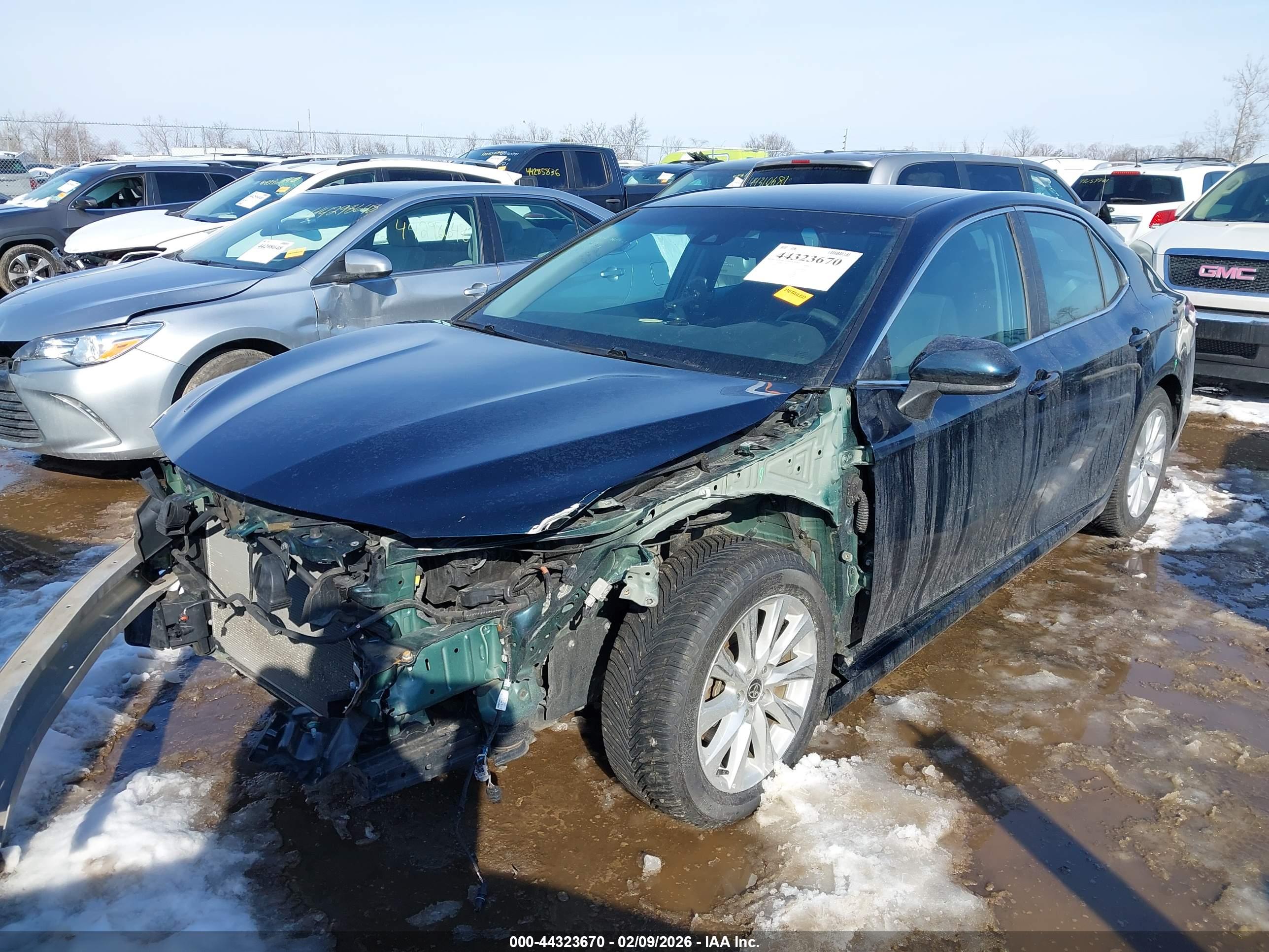 TOYOTA CAMRY image 2