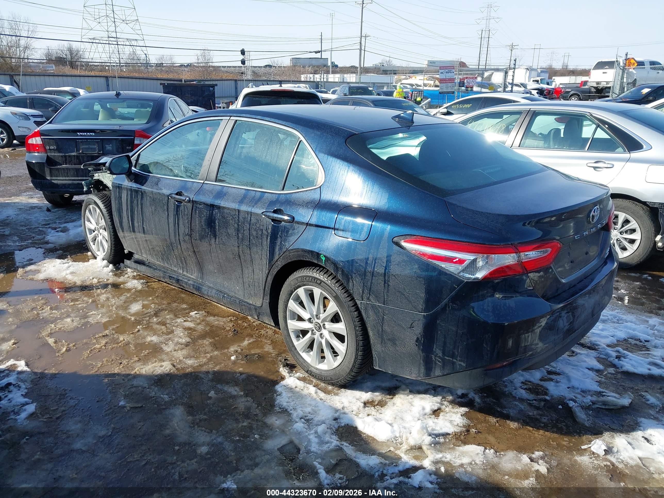TOYOTA CAMRY image 3