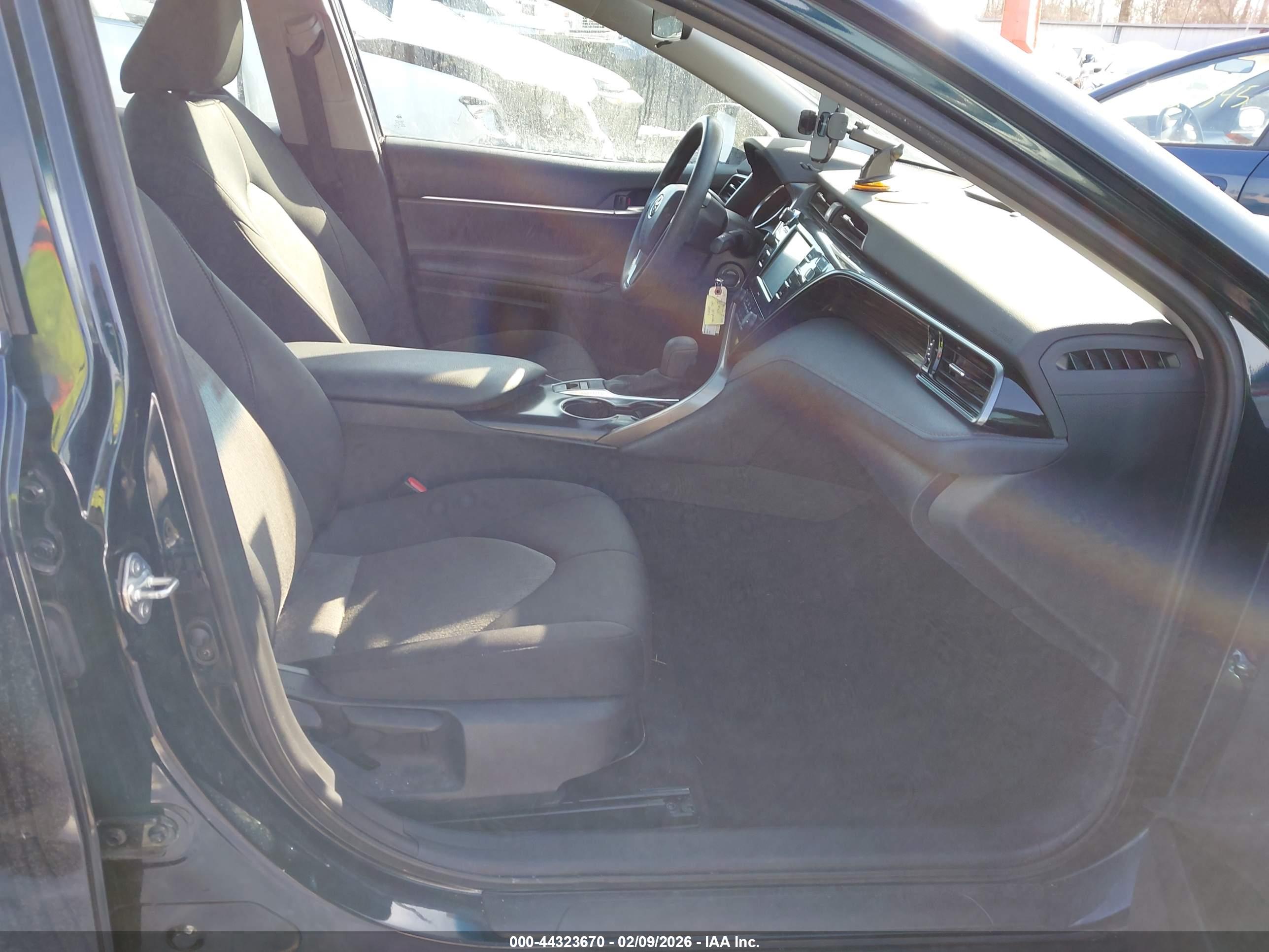 TOYOTA CAMRY image 5
