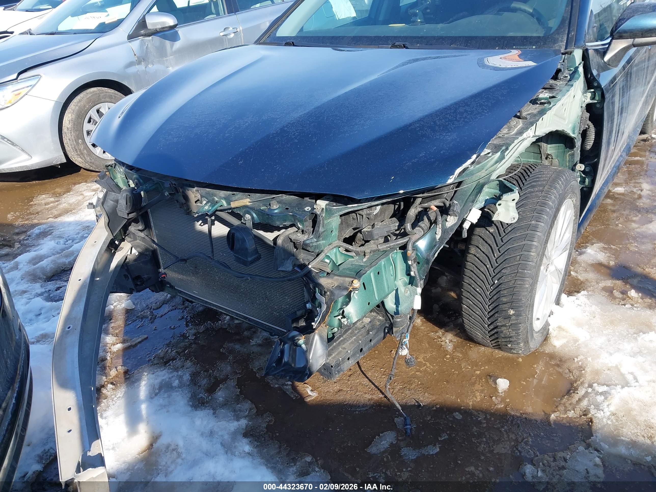 TOYOTA CAMRY image 6