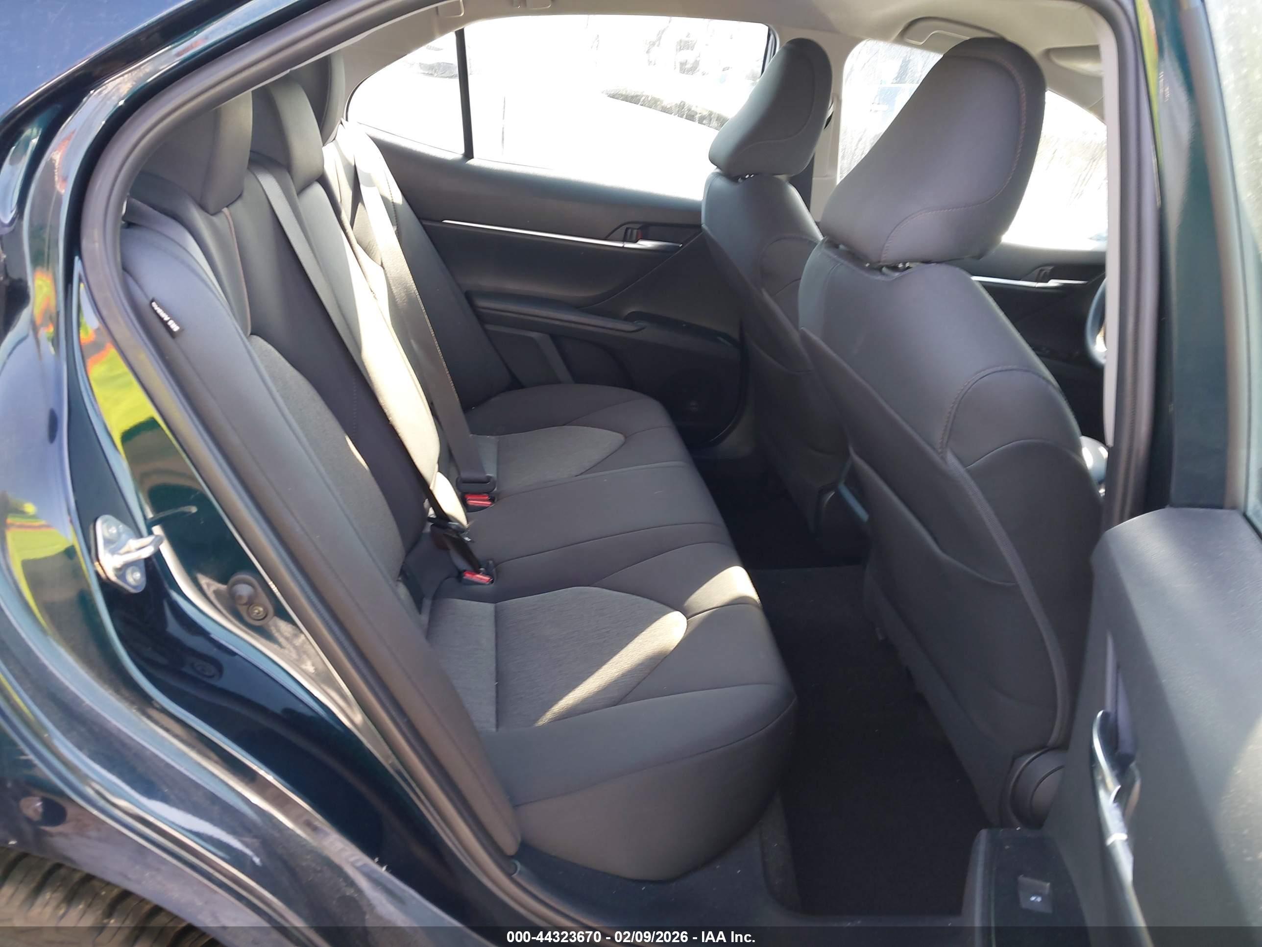 TOYOTA CAMRY image 8