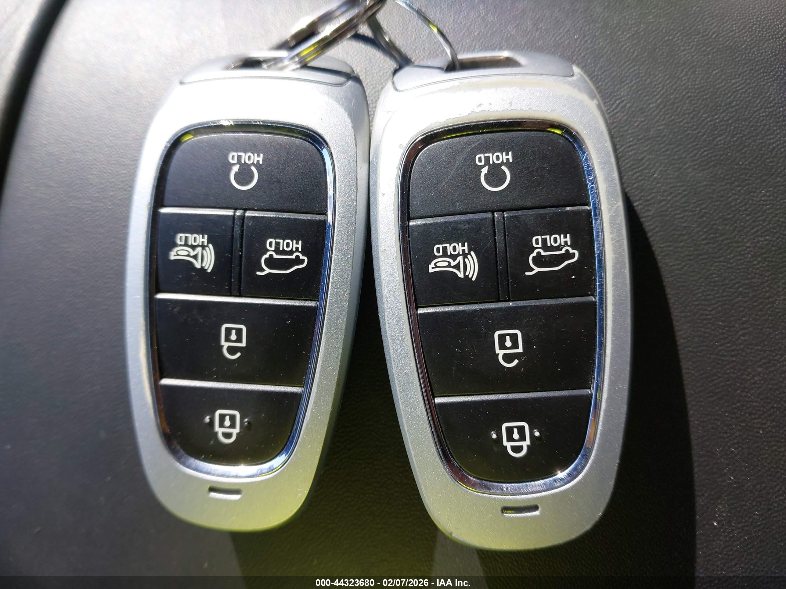 HYUNDAI SANTA image 11