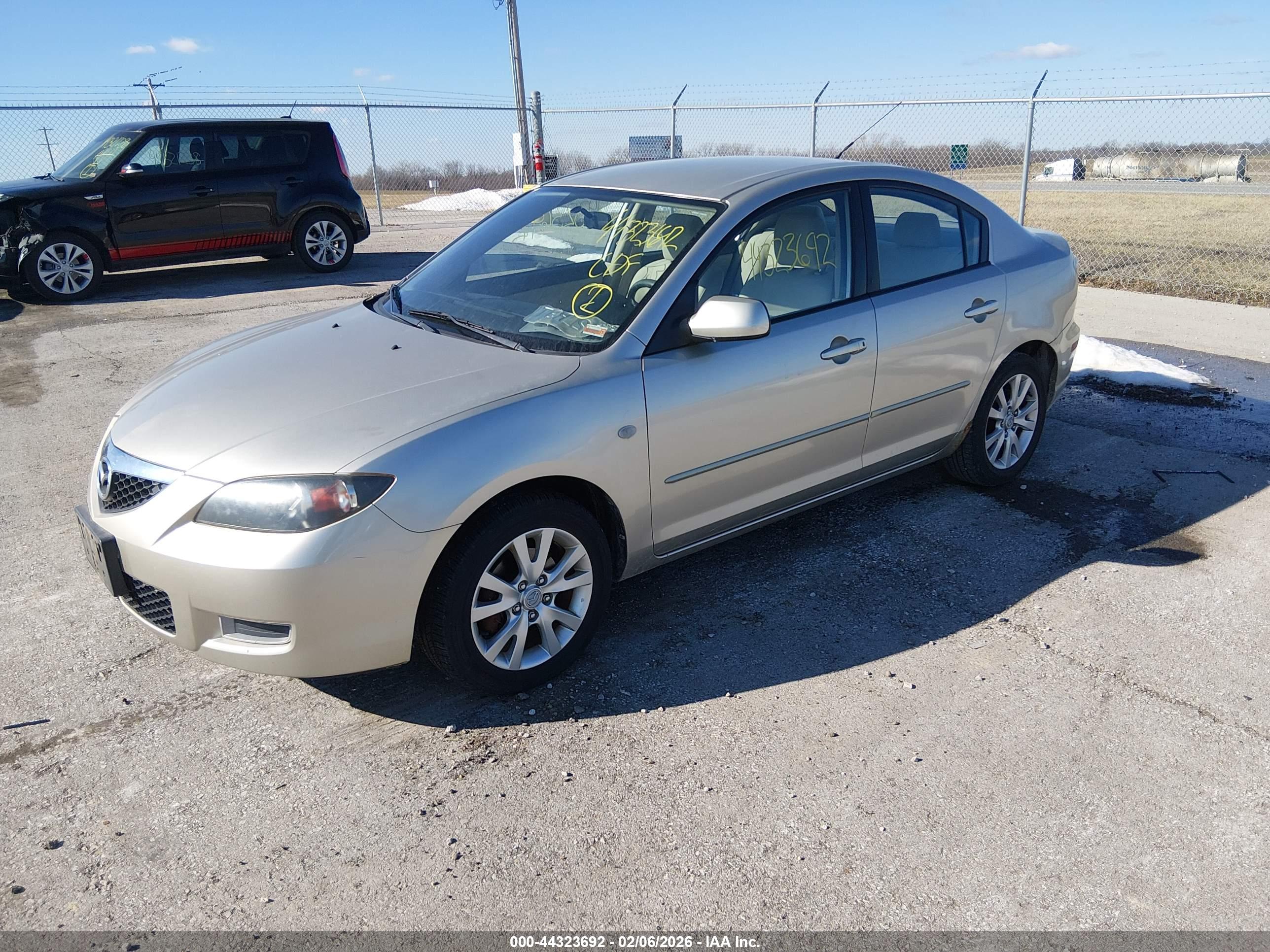 MAZDA MAZDA3 image 2