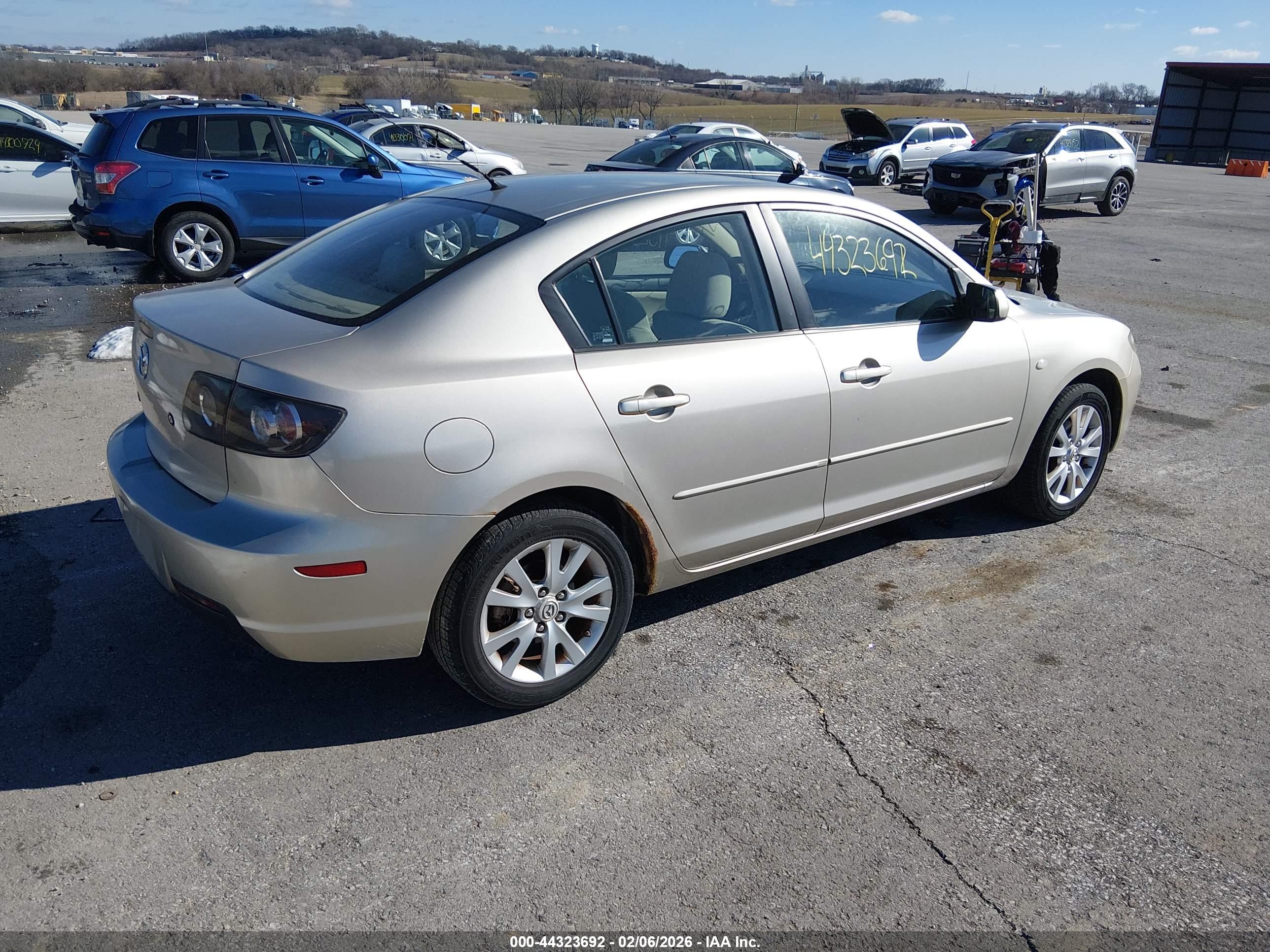 MAZDA MAZDA3 image 4