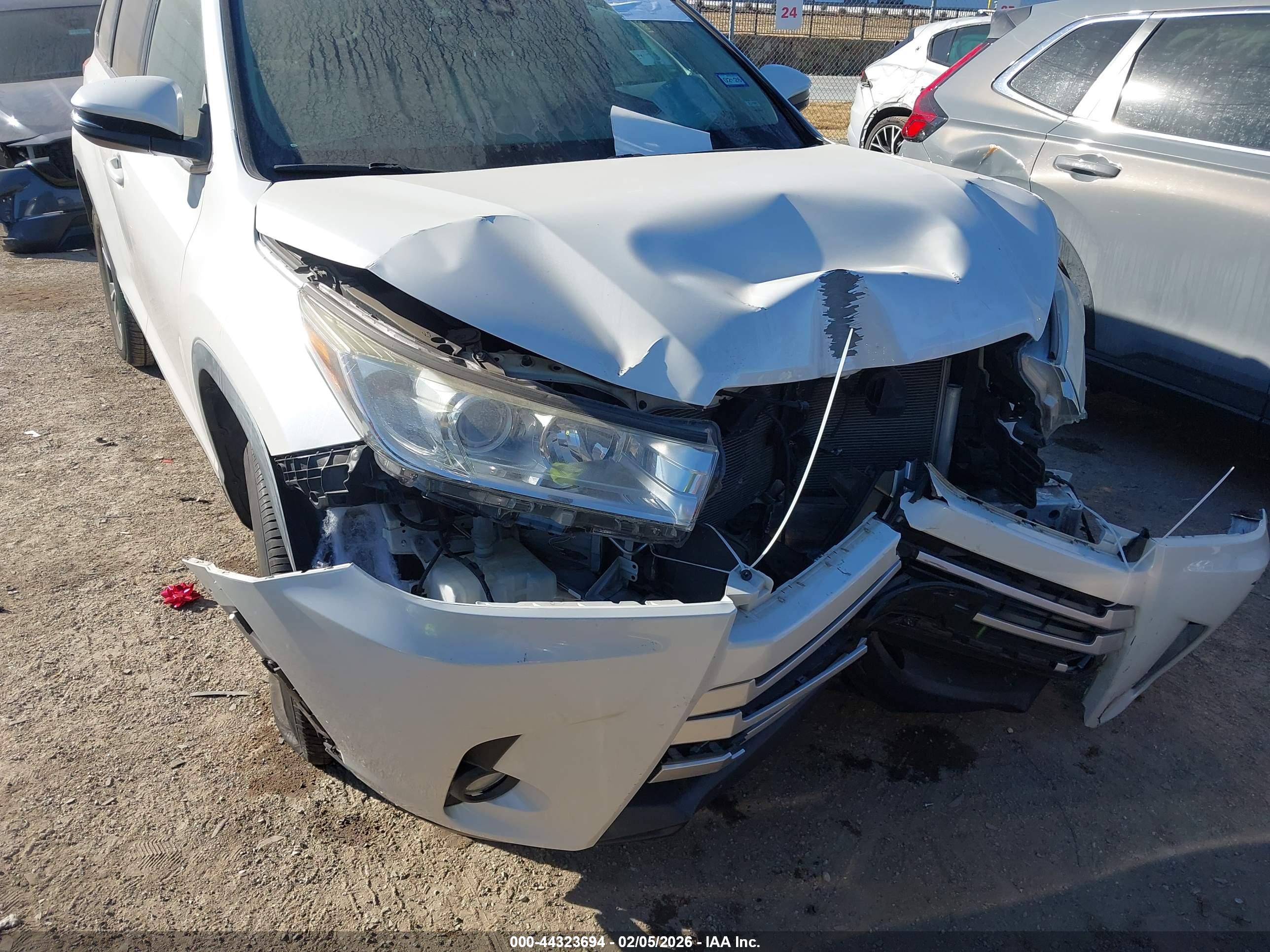 TOYOTA HIGHLANDER image 6