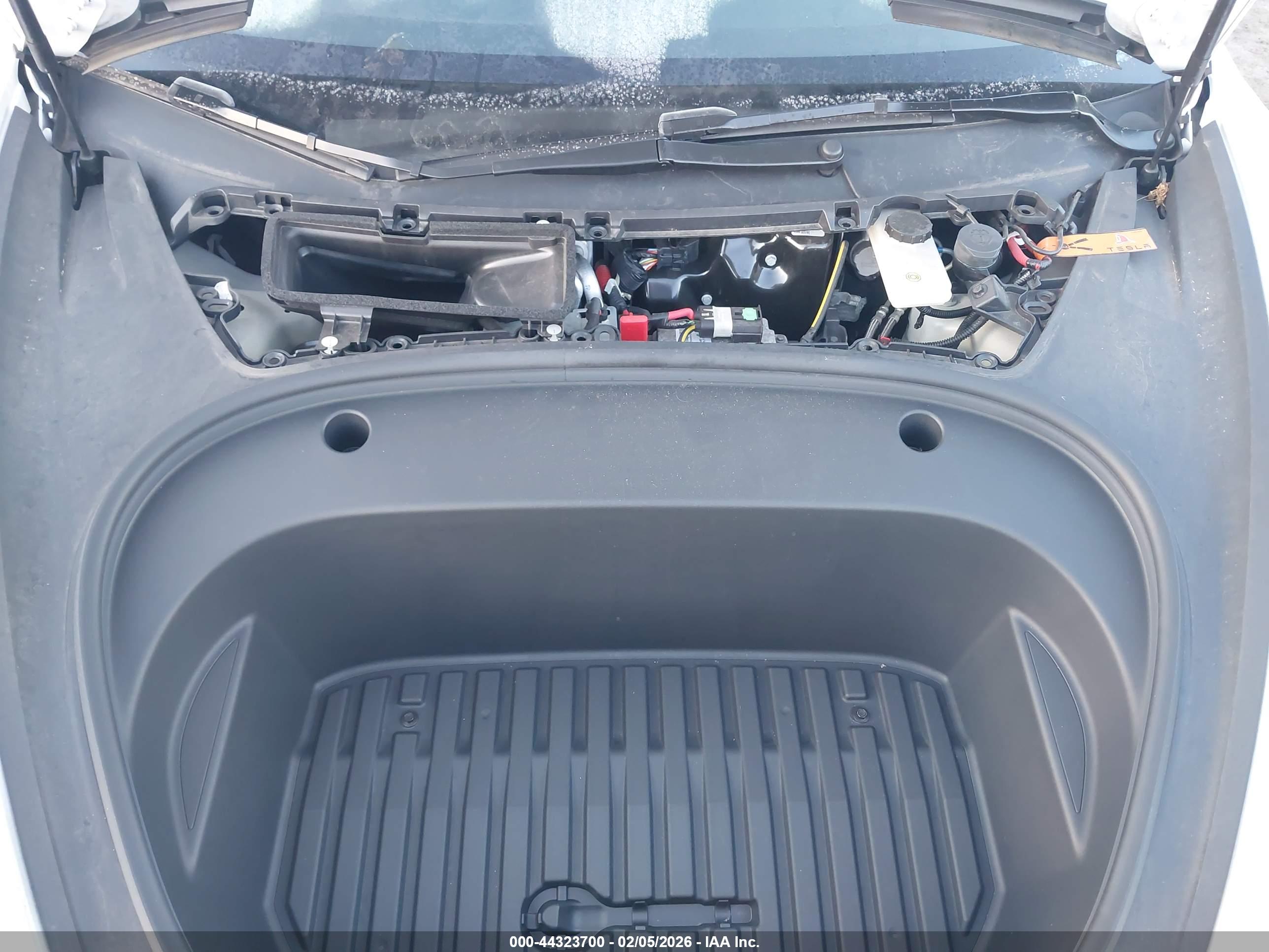 TESLA MODEL image 10
