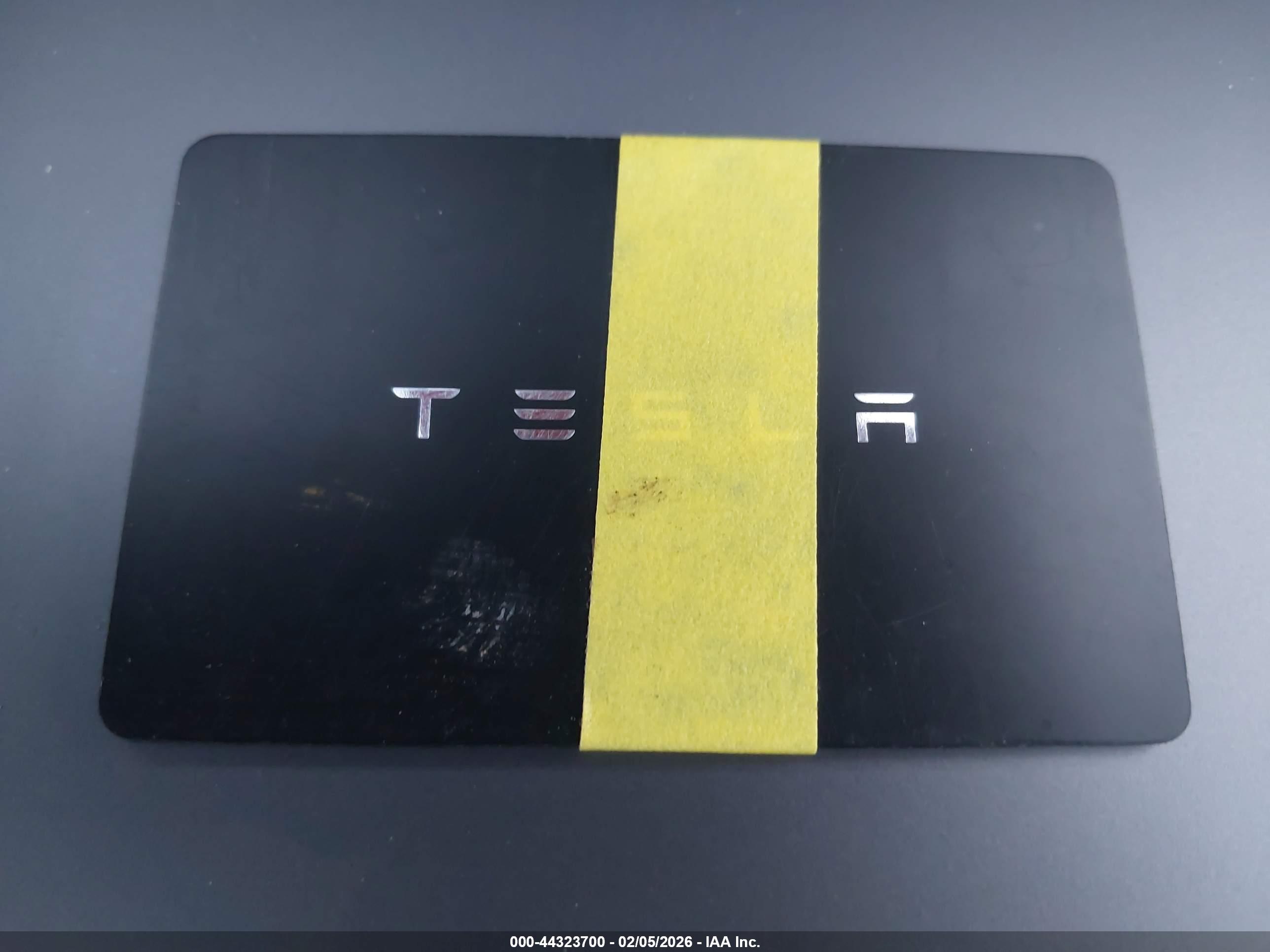TESLA MODEL image 11