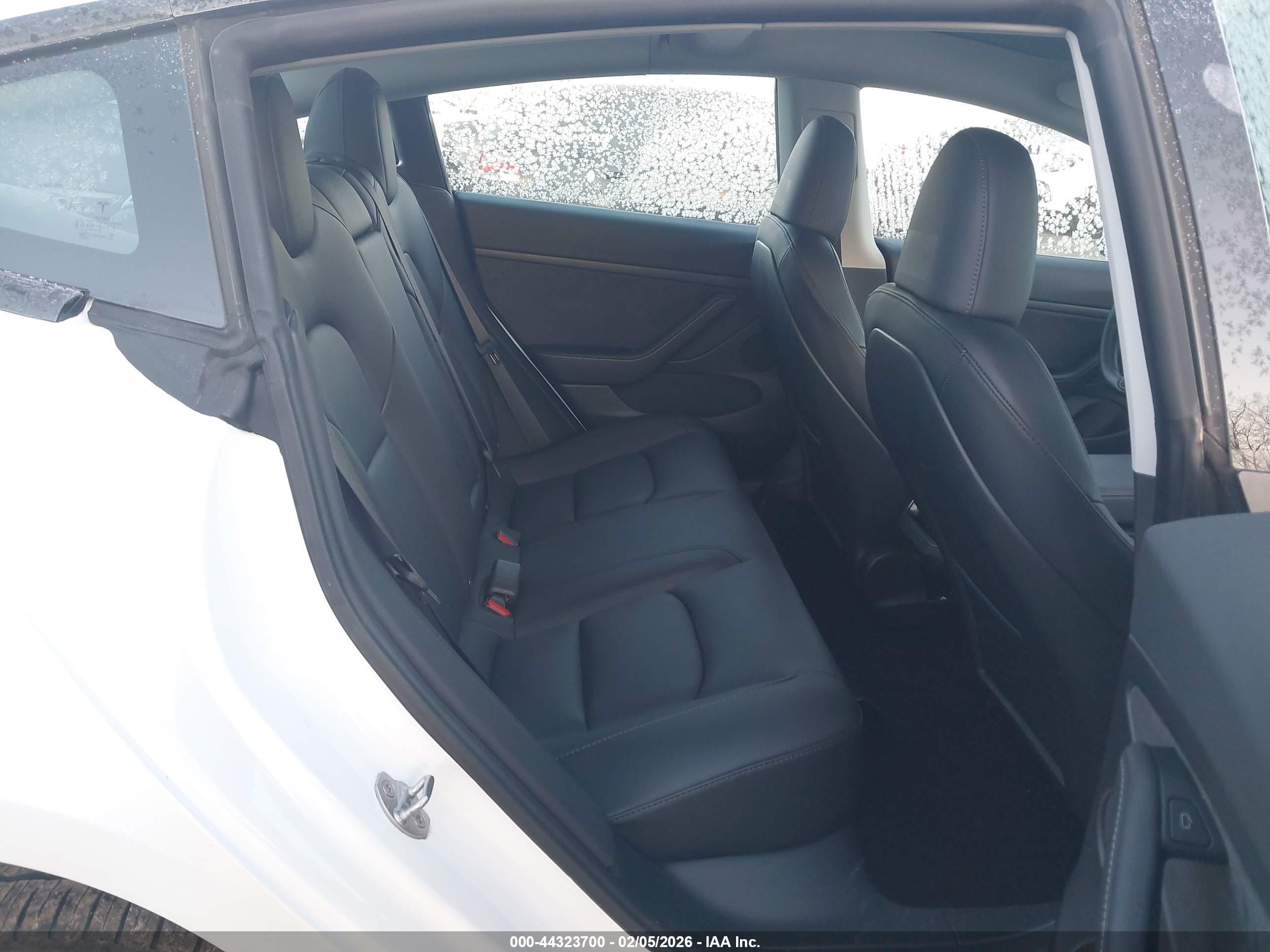 TESLA MODEL image 8