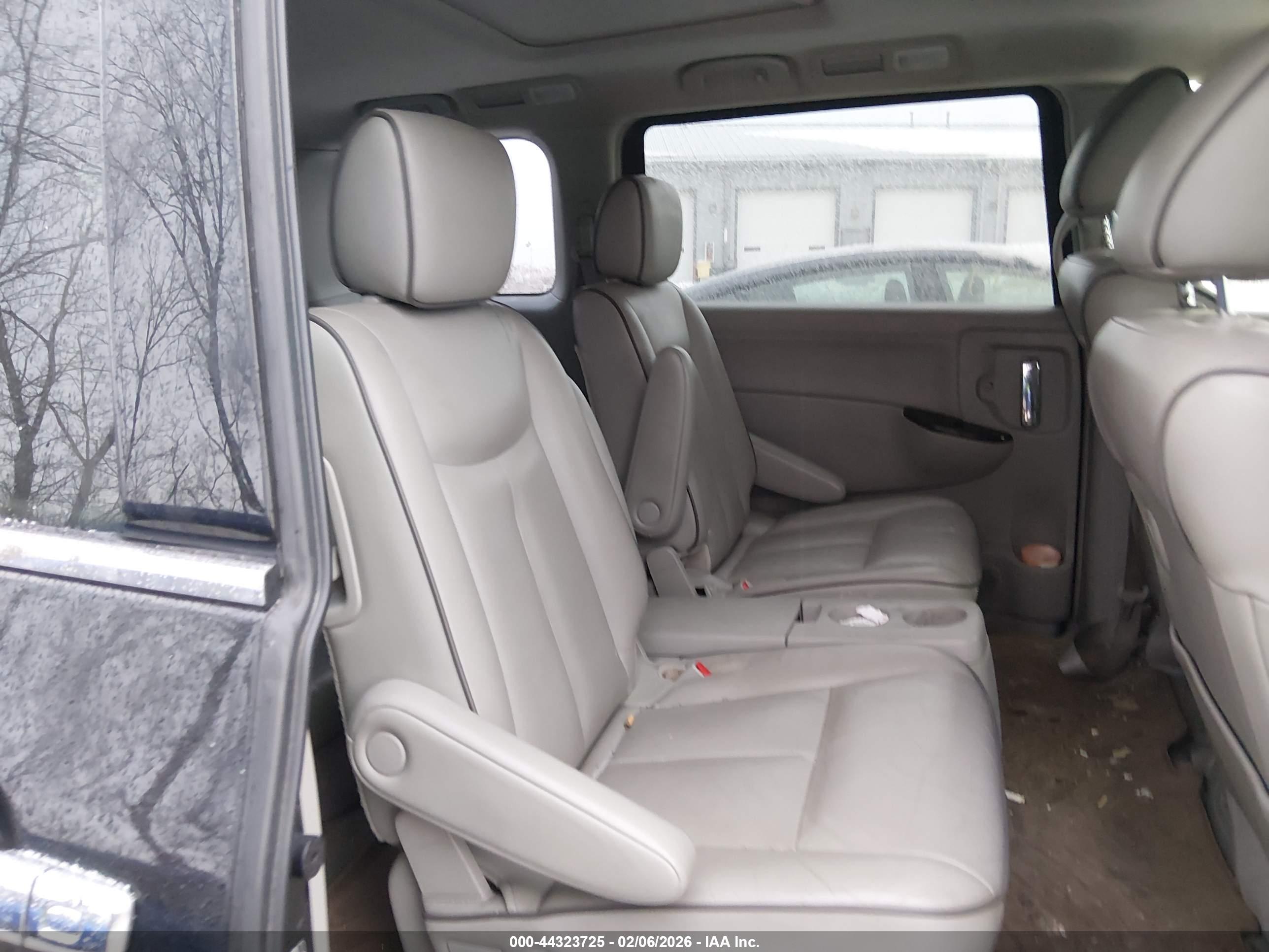 NISSAN QUEST image 8