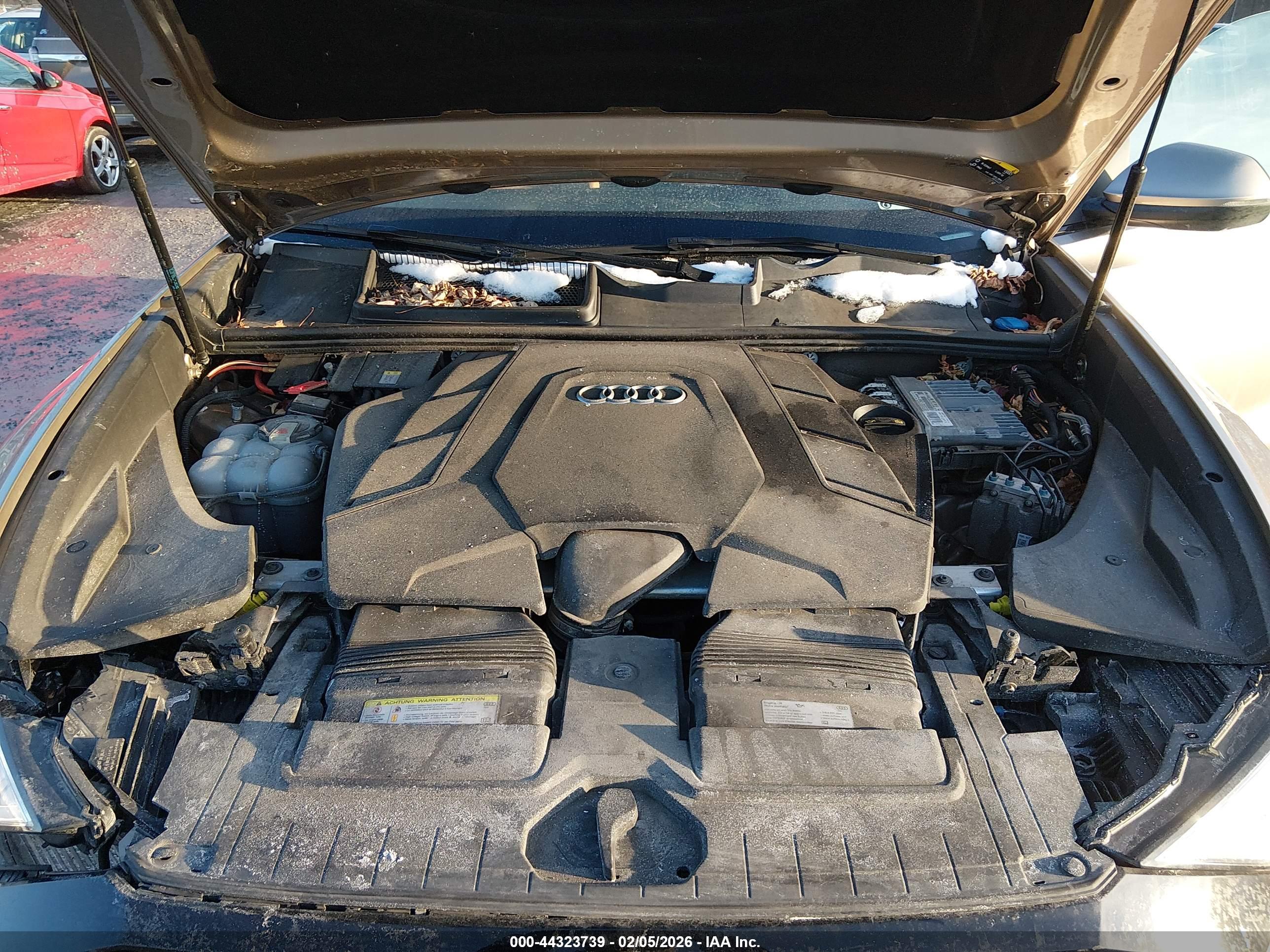 AUDI Q8 image 10