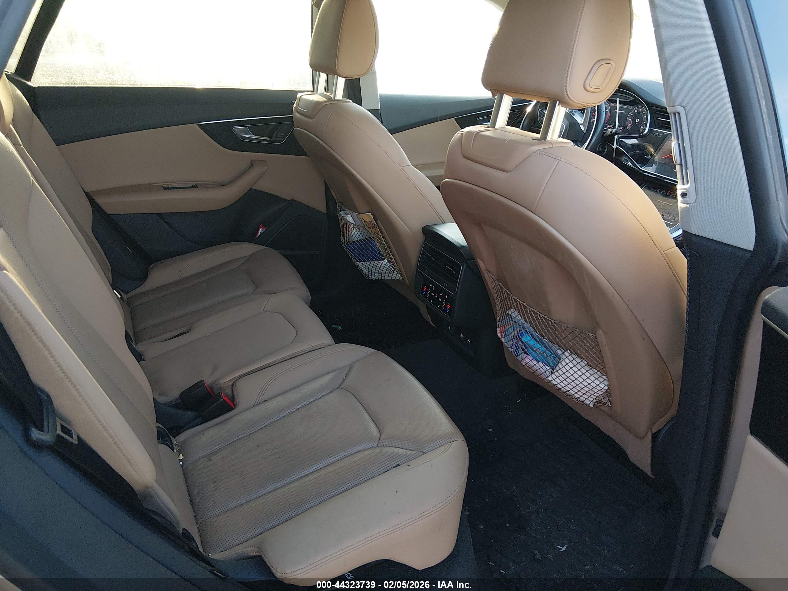 AUDI Q8 image 8