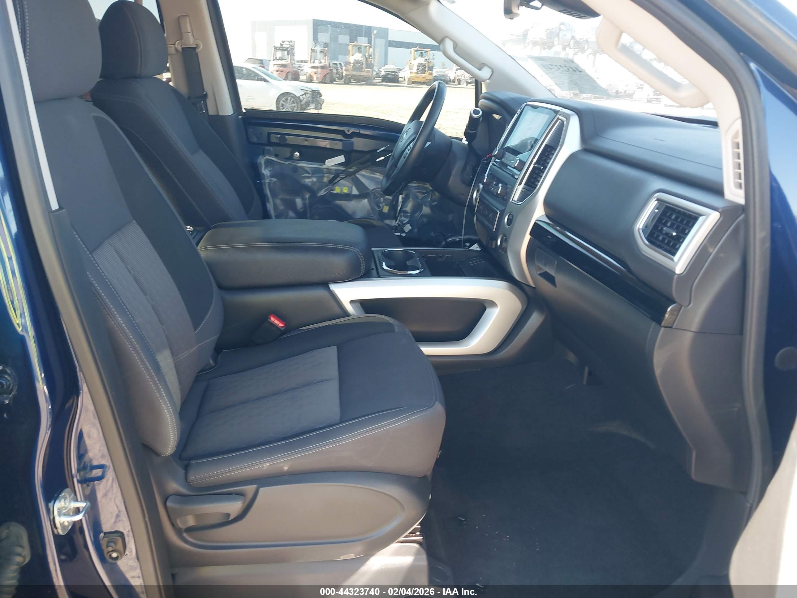 NISSAN TITAN image 5