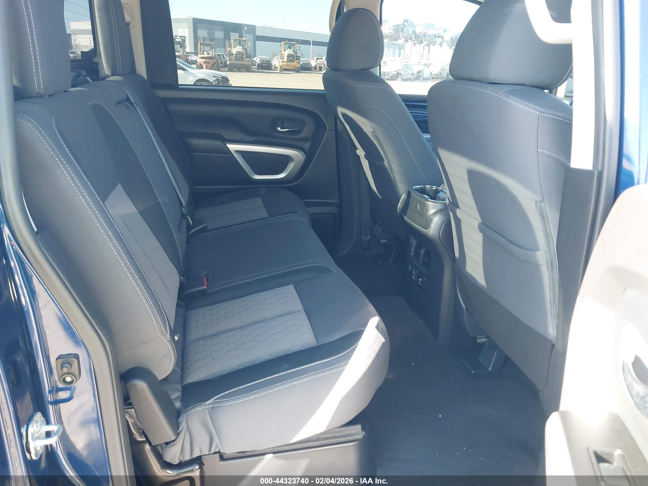 NISSAN TITAN image 8