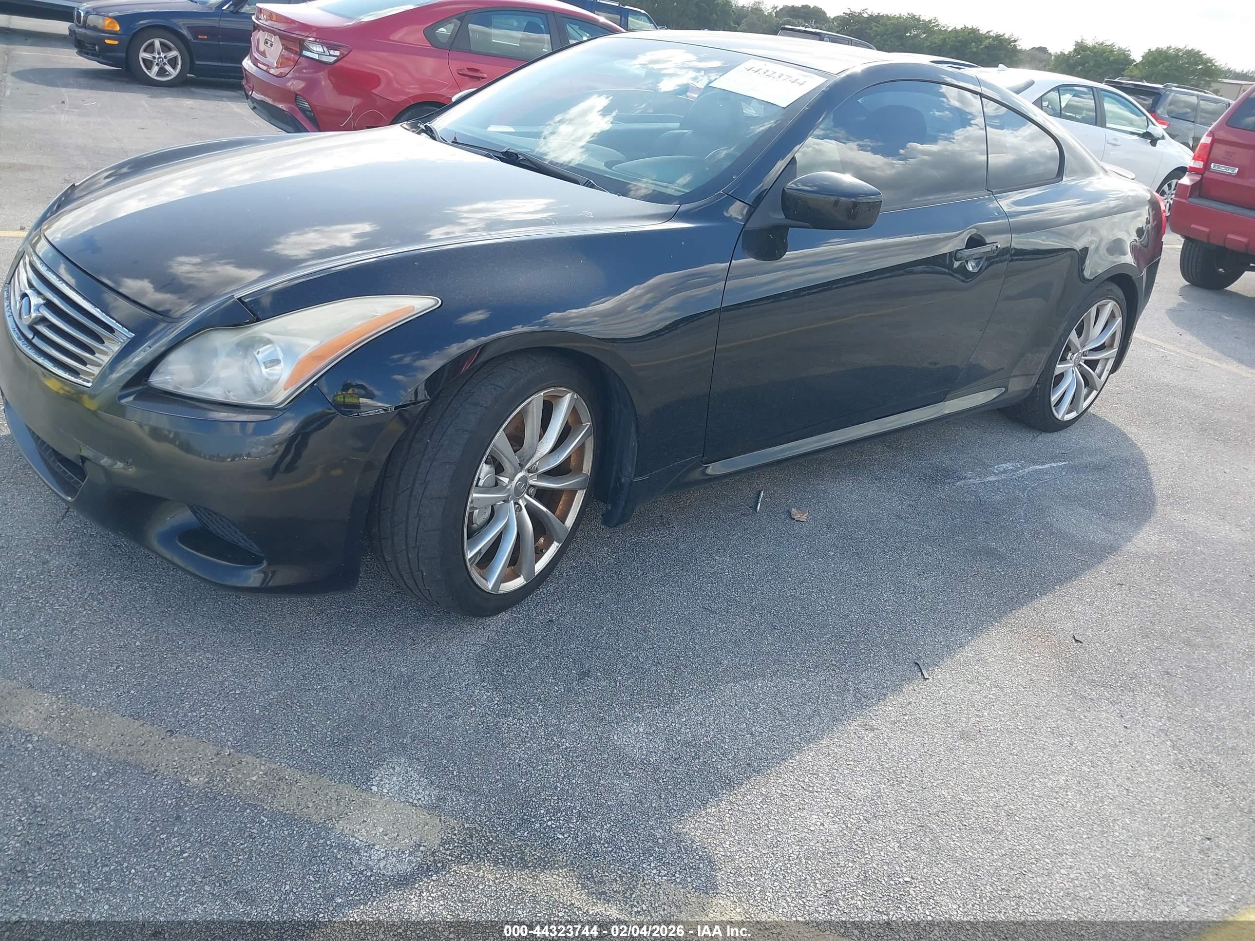 INFINITI G37 image 2