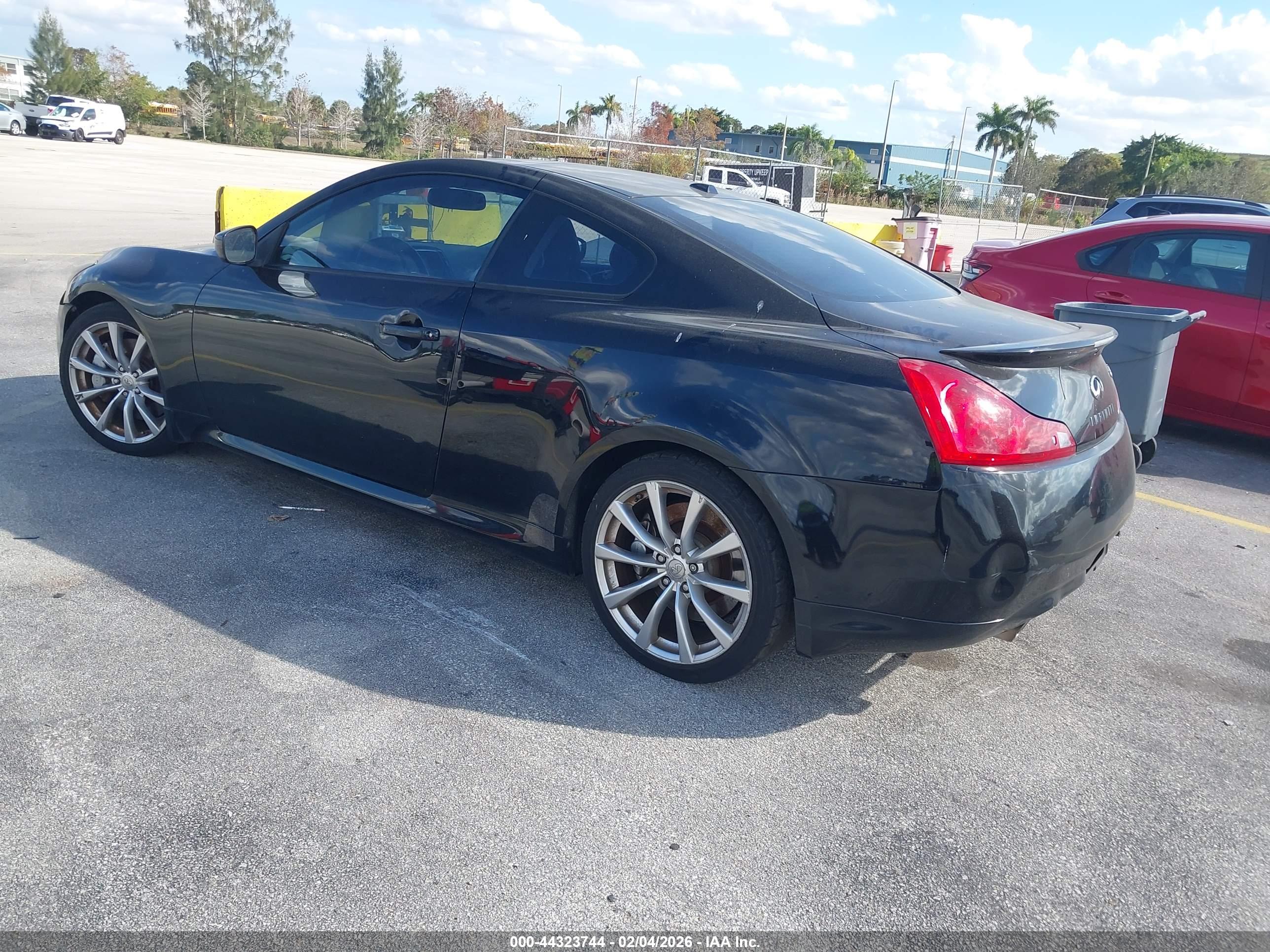 INFINITI G37 image 3