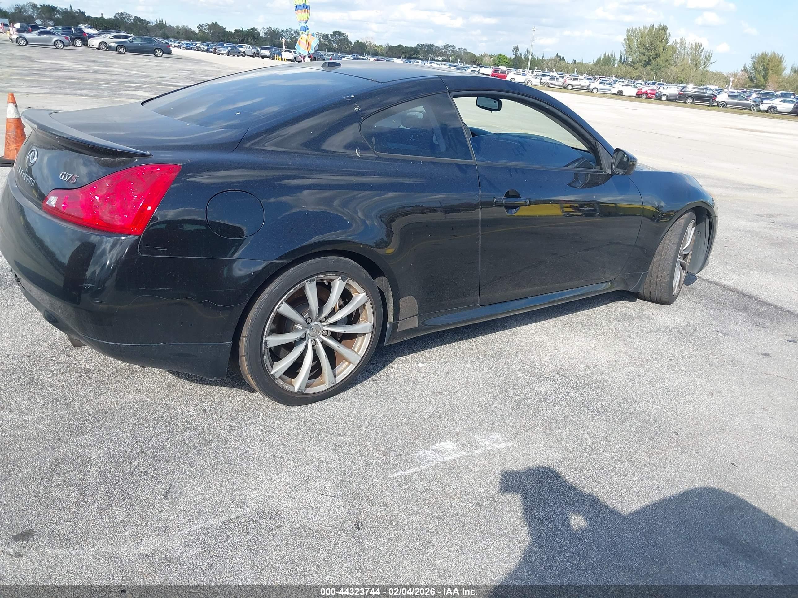 INFINITI G37 image 4
