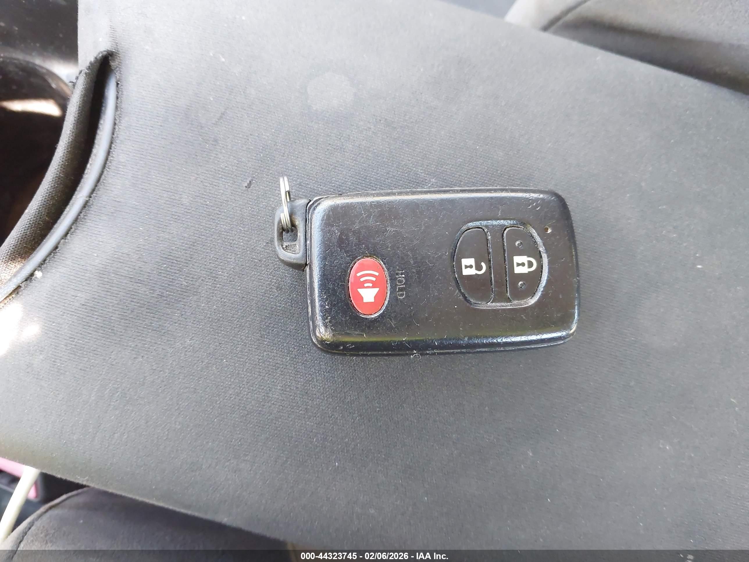 TOYOTA PRIUS image 11