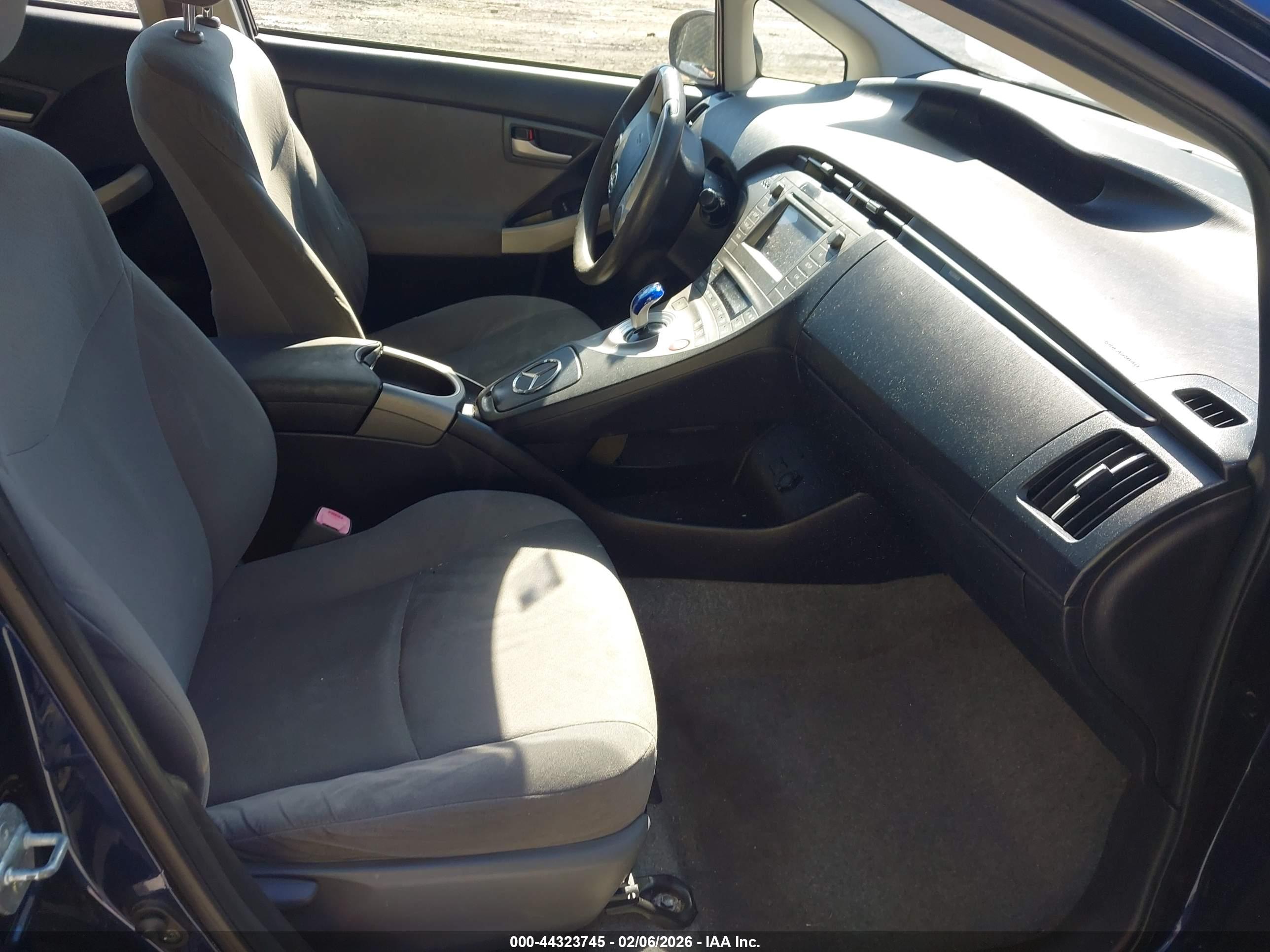 TOYOTA PRIUS image 5