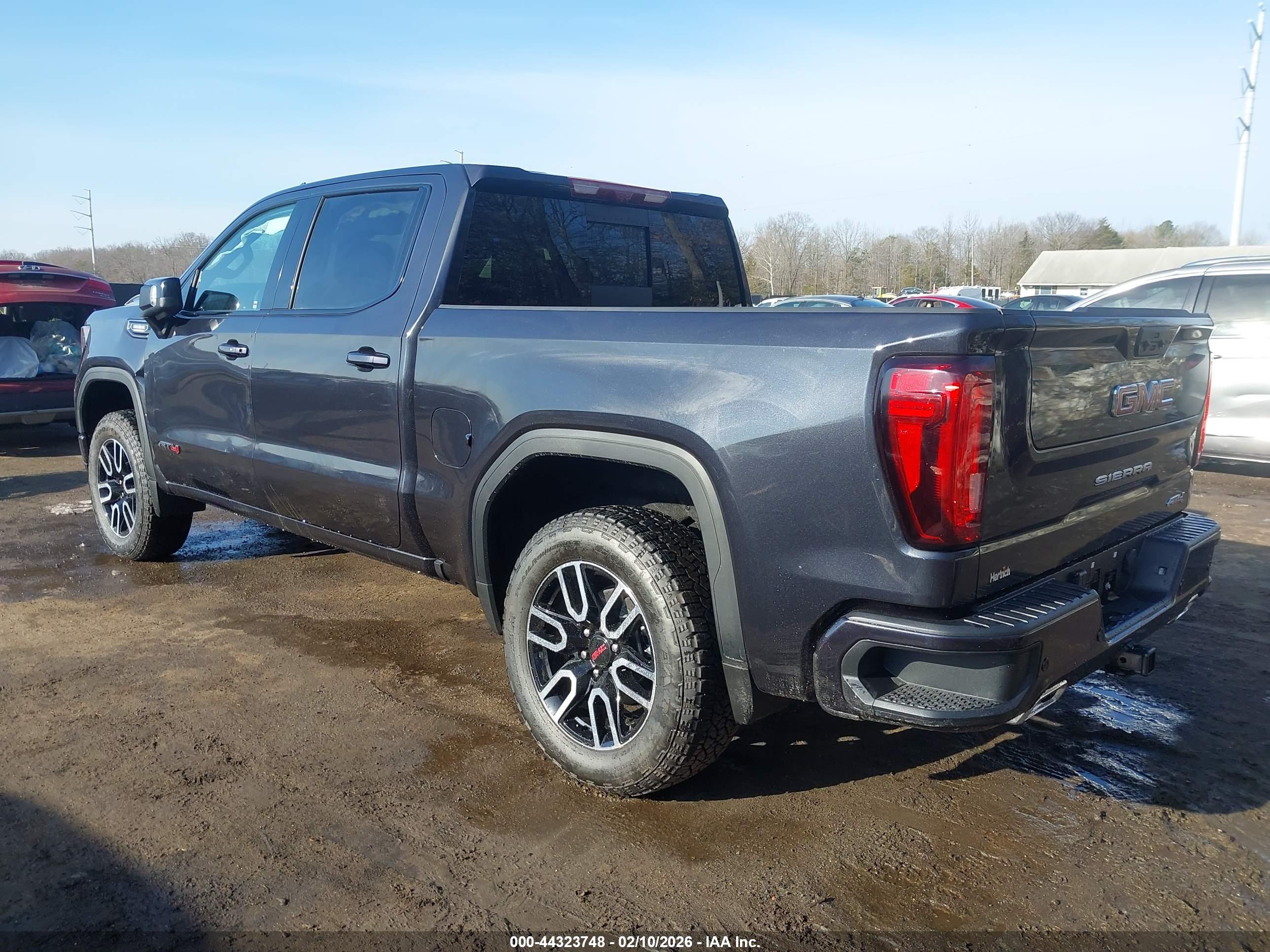 GMC SIERRA image 3