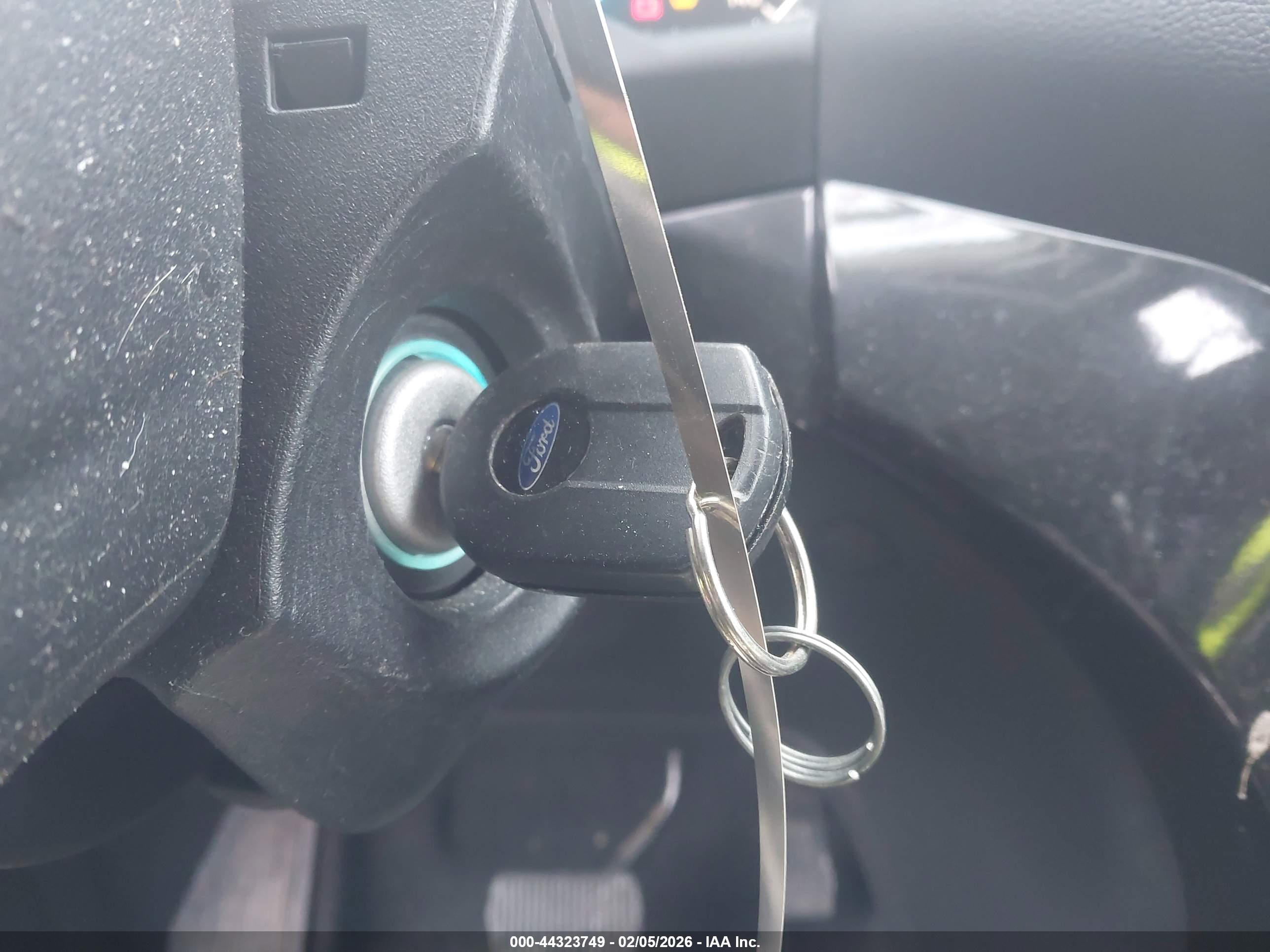 FORD ESCAPE image 11