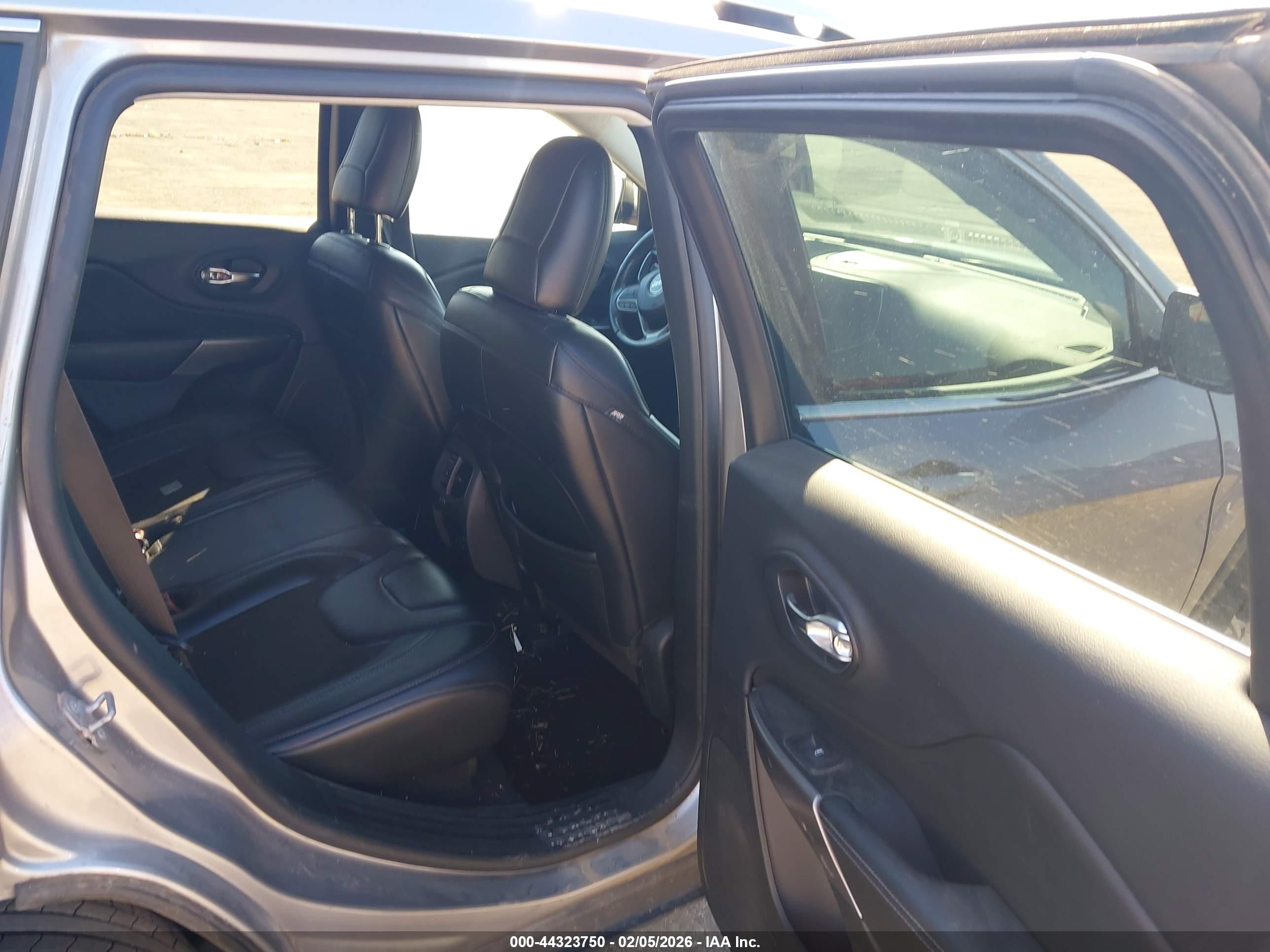 JEEP CHEROKEE image 8