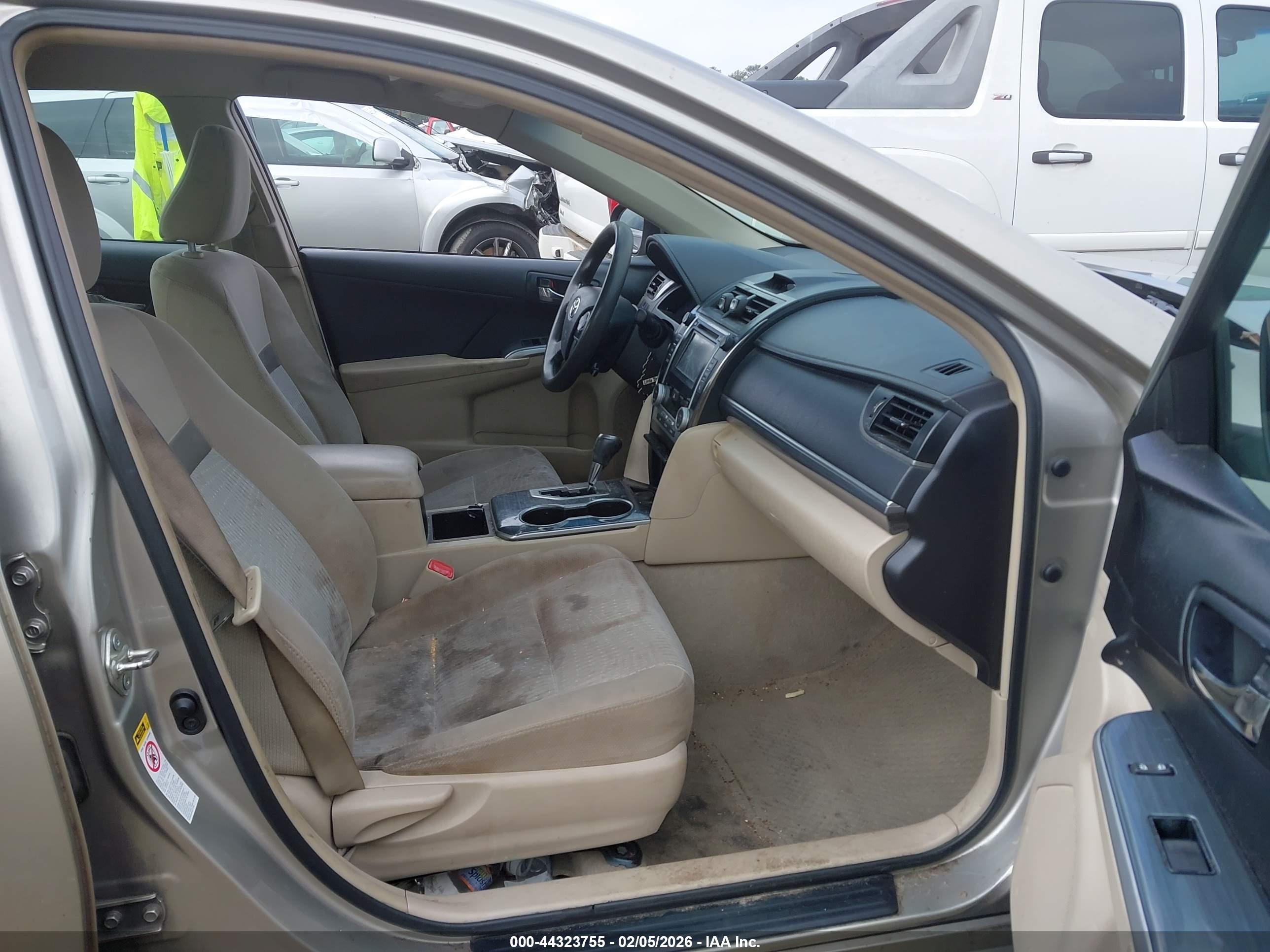 TOYOTA CAMRY image 5