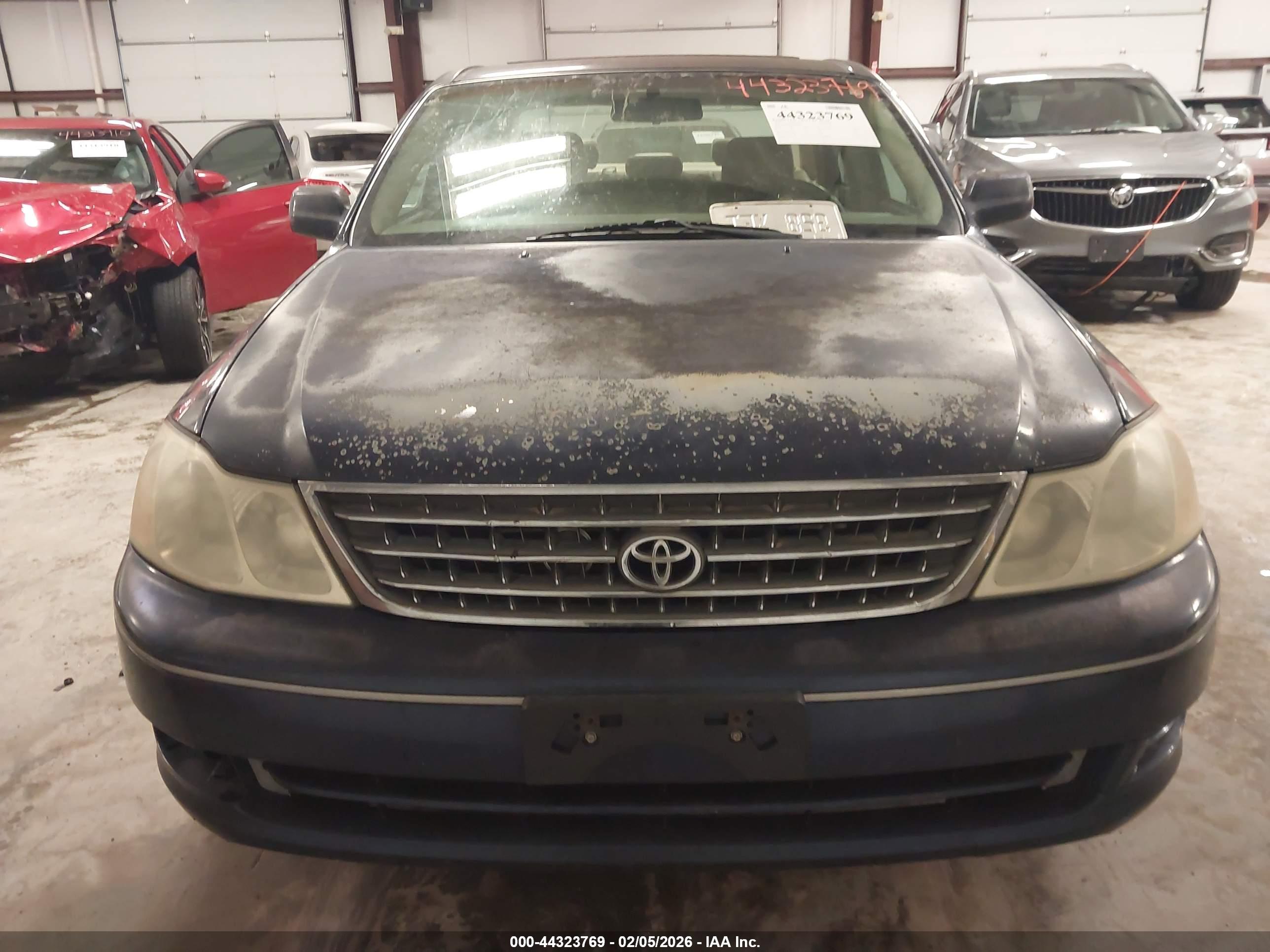 TOYOTA AVALON image 6
