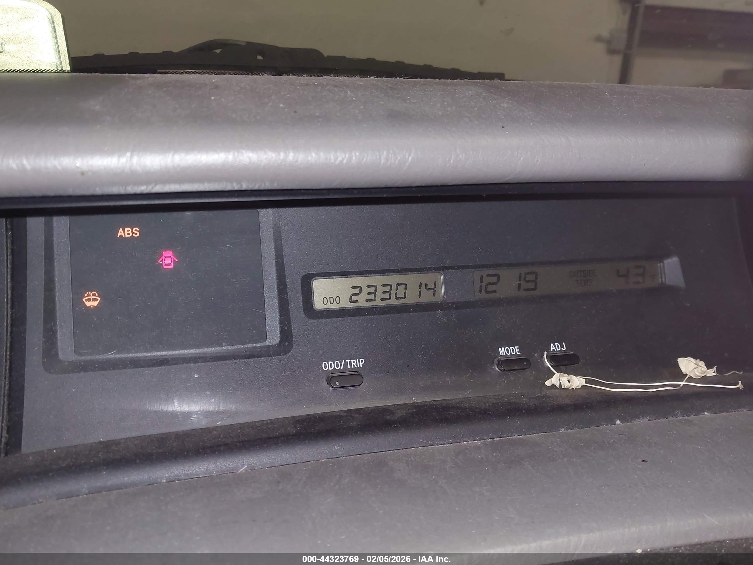 TOYOTA AVALON image 7
