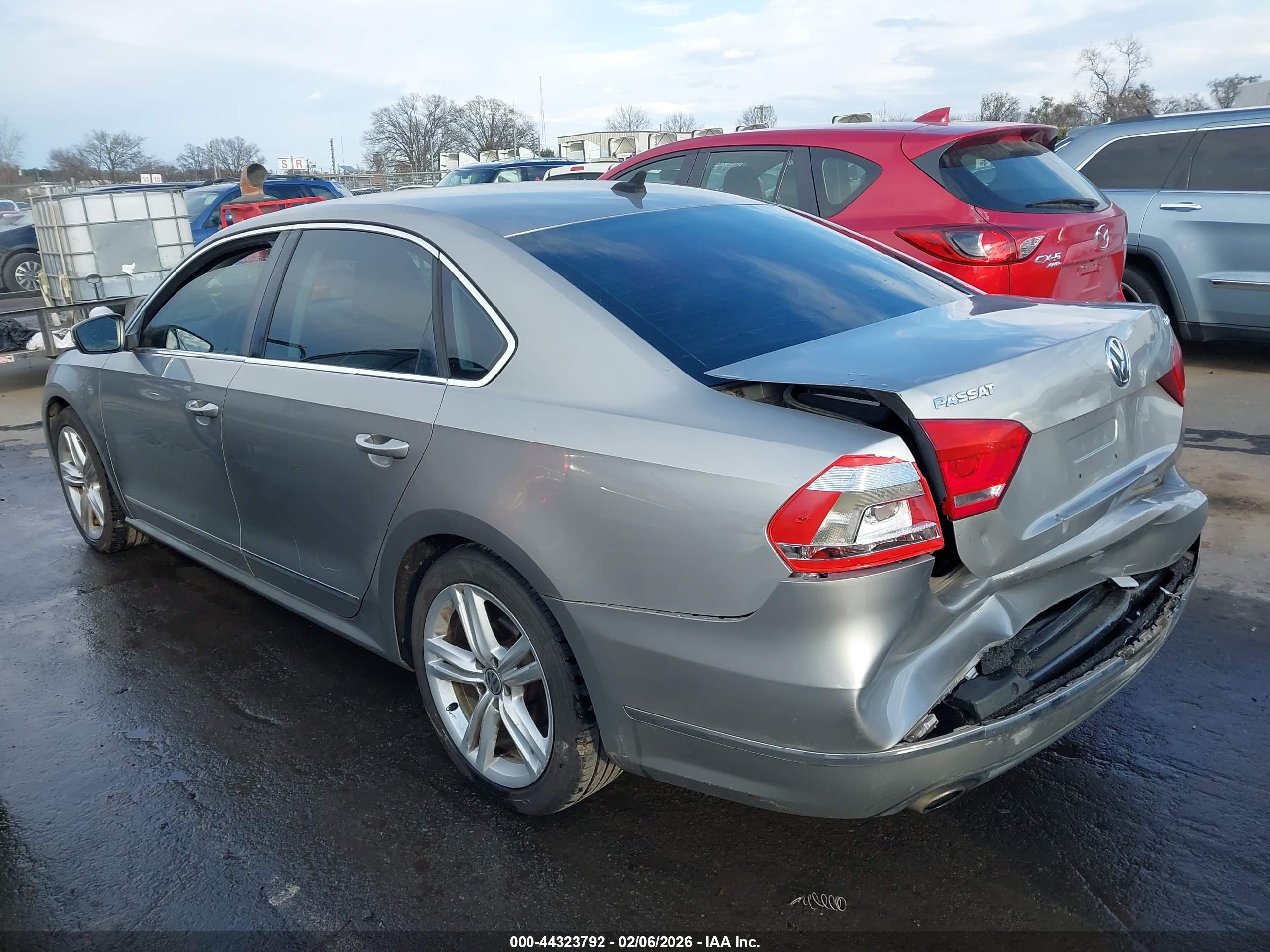 VOLKSWAGEN PASSAT image 3