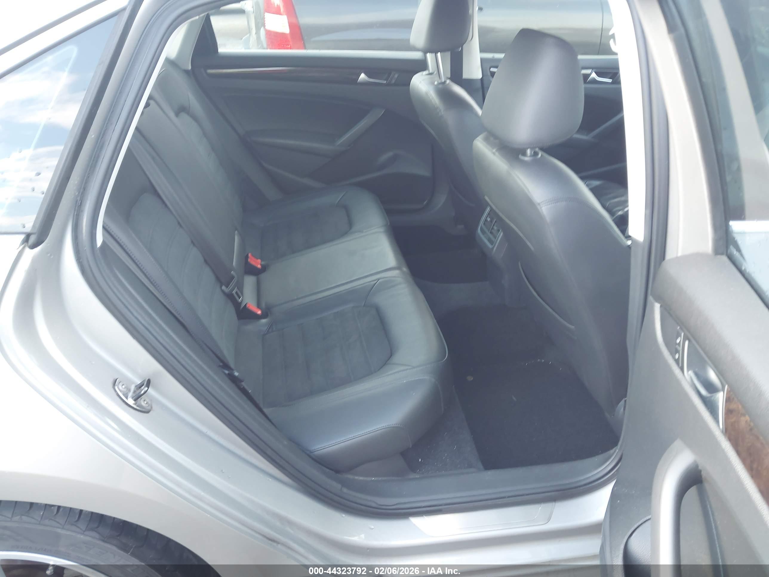 VOLKSWAGEN PASSAT image 8